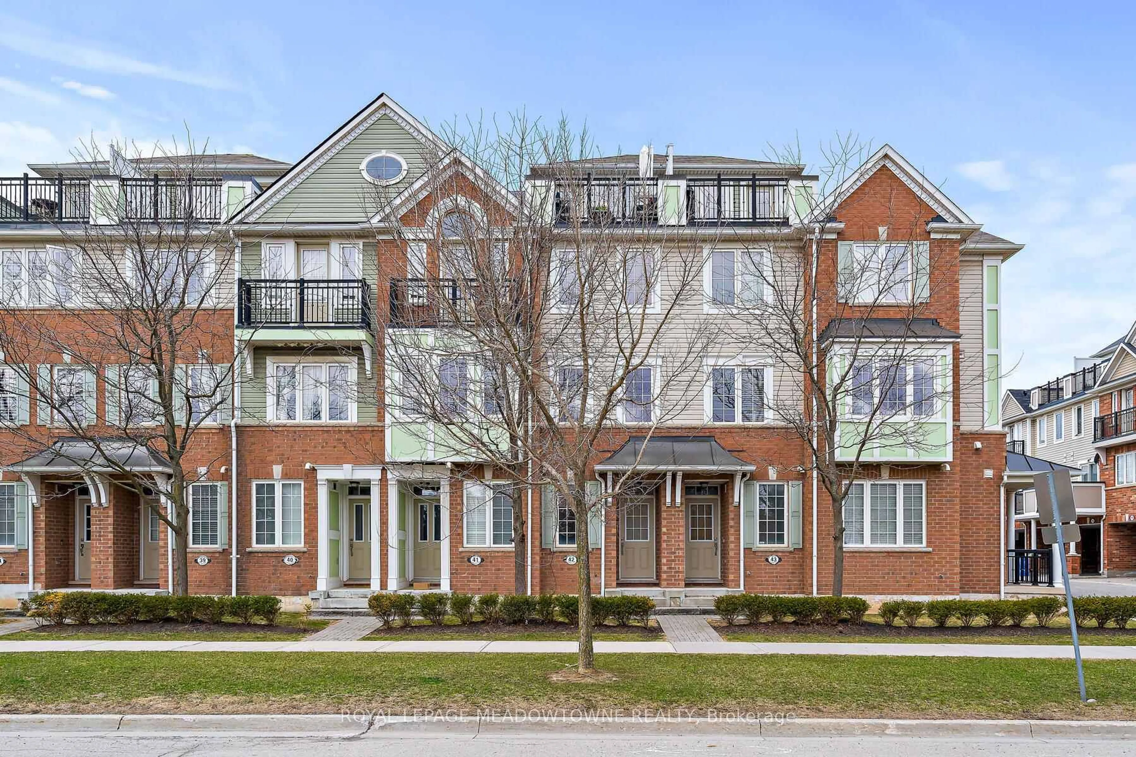 Home with brick exterior material, street for 2614 Dashwood Dr #42, Oakville Ontario L6M 0K5