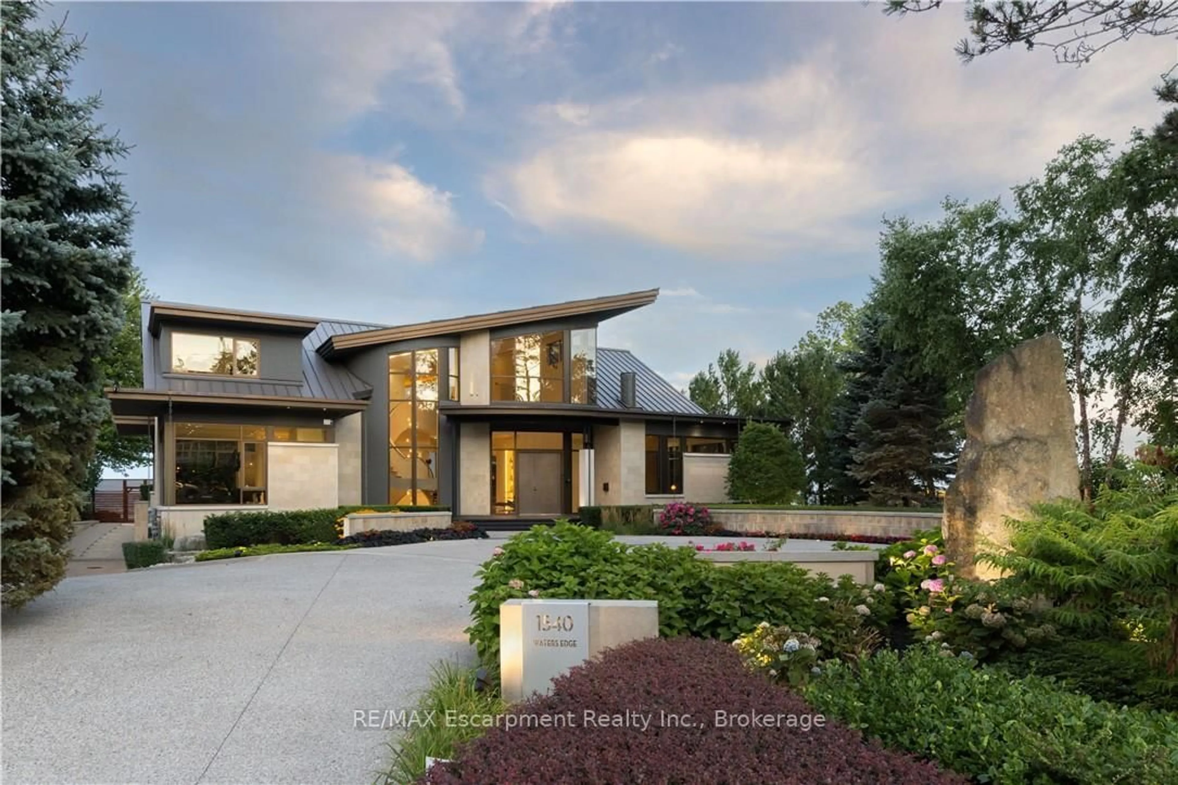 Home with brick exterior material, unknown for 1540 WATERSEDGE Rd, Mississauga Ontario L5J 1A4