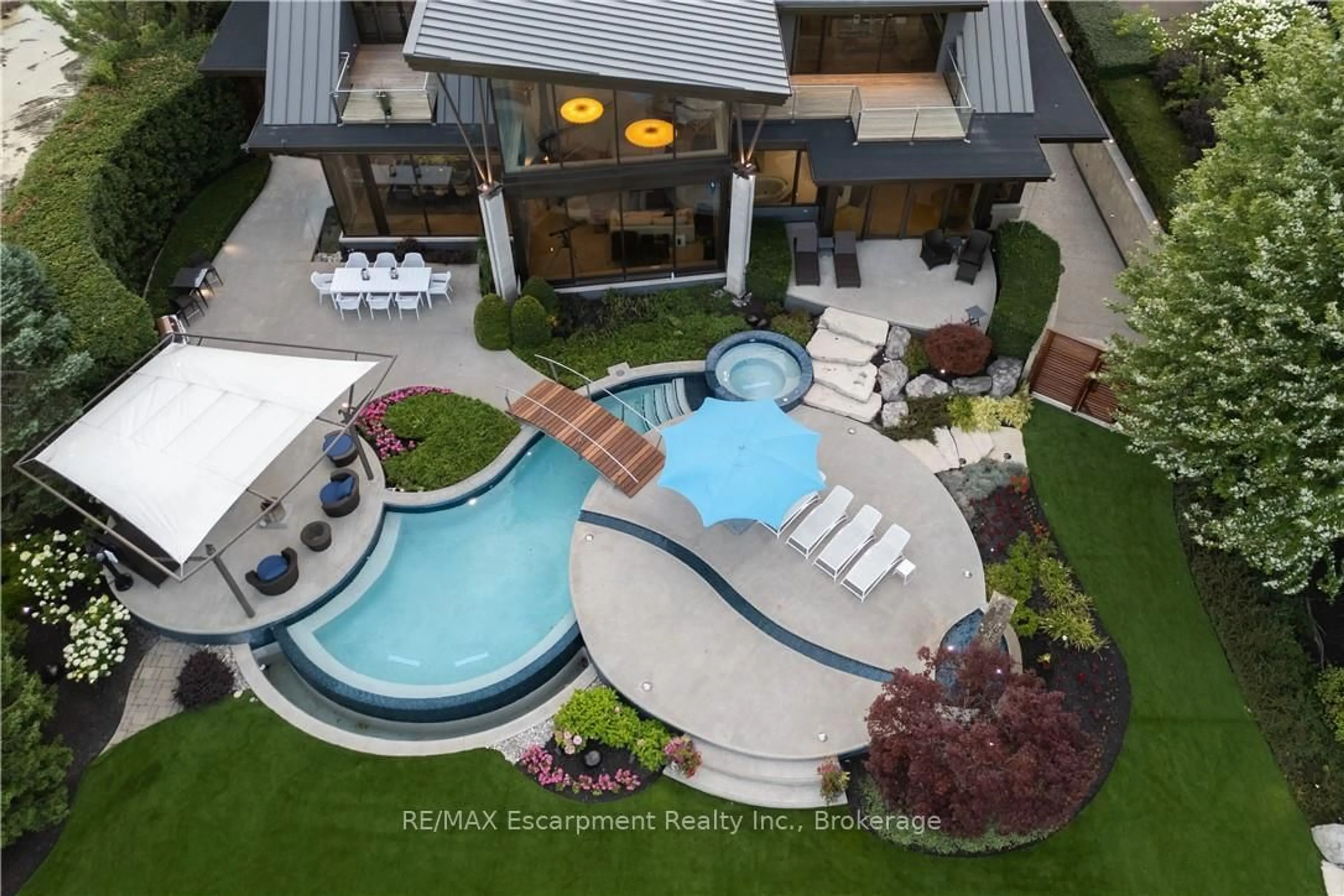 Pool for 1540 WATERSEDGE Rd, Mississauga Ontario L5J 1A4