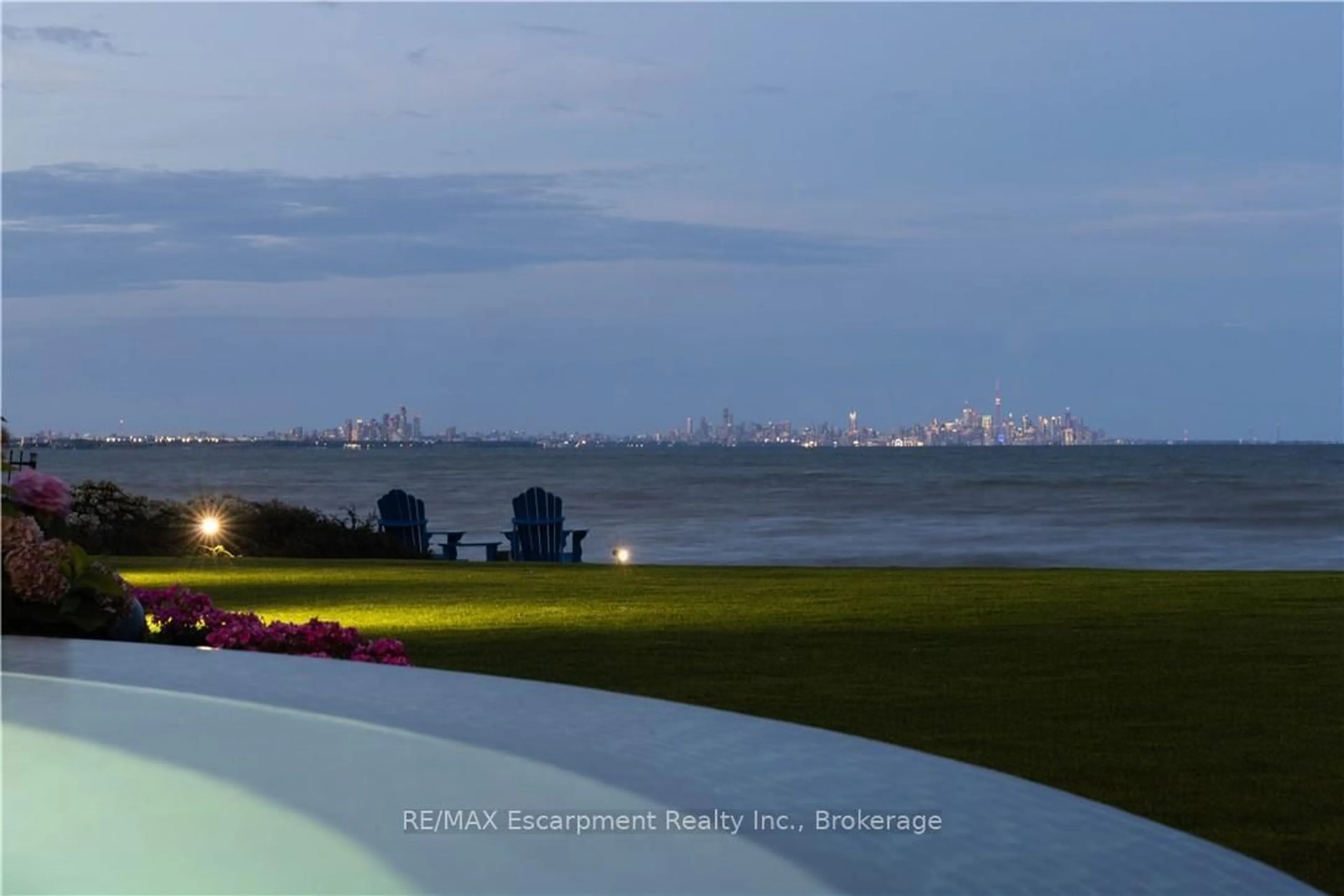 Blurry image for 1540 WATERSEDGE Rd, Mississauga Ontario L5J 1A4