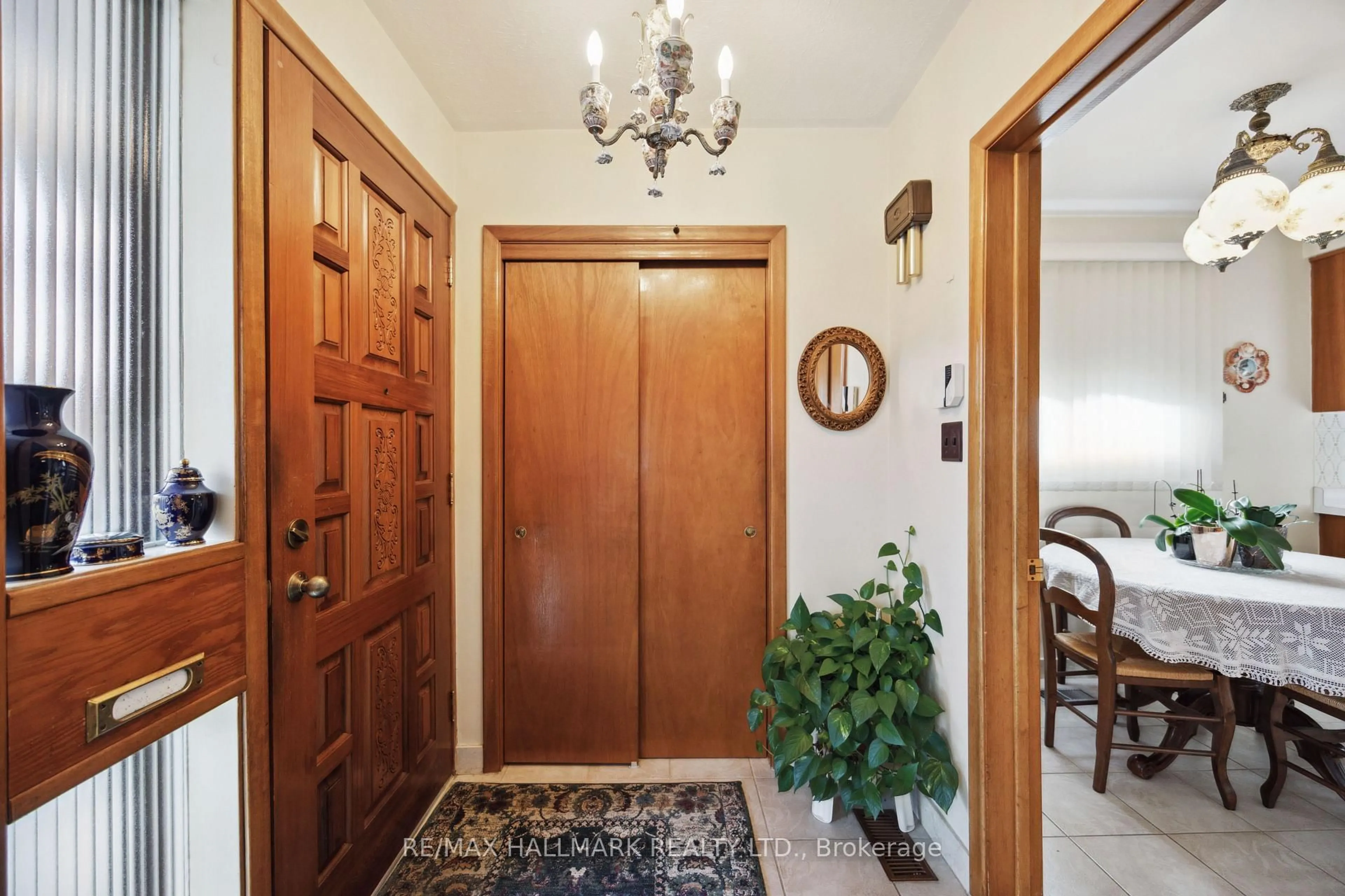 Indoor foyer for 23 Lockington Crt, Toronto Ontario M9M 2C4