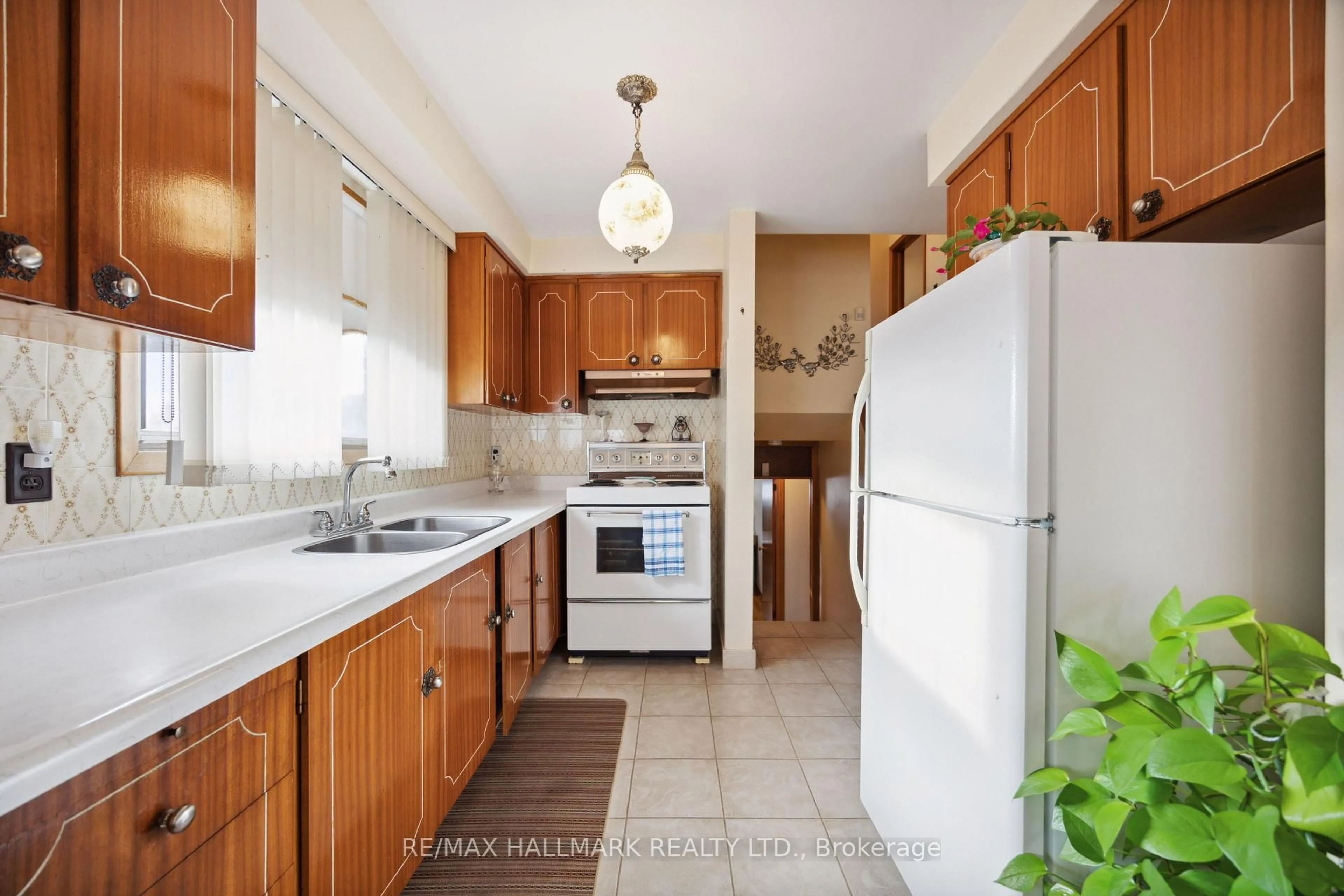 Standard kitchen, ceramic/tile floor for 23 Lockington Crt, Toronto Ontario M9M 2C4