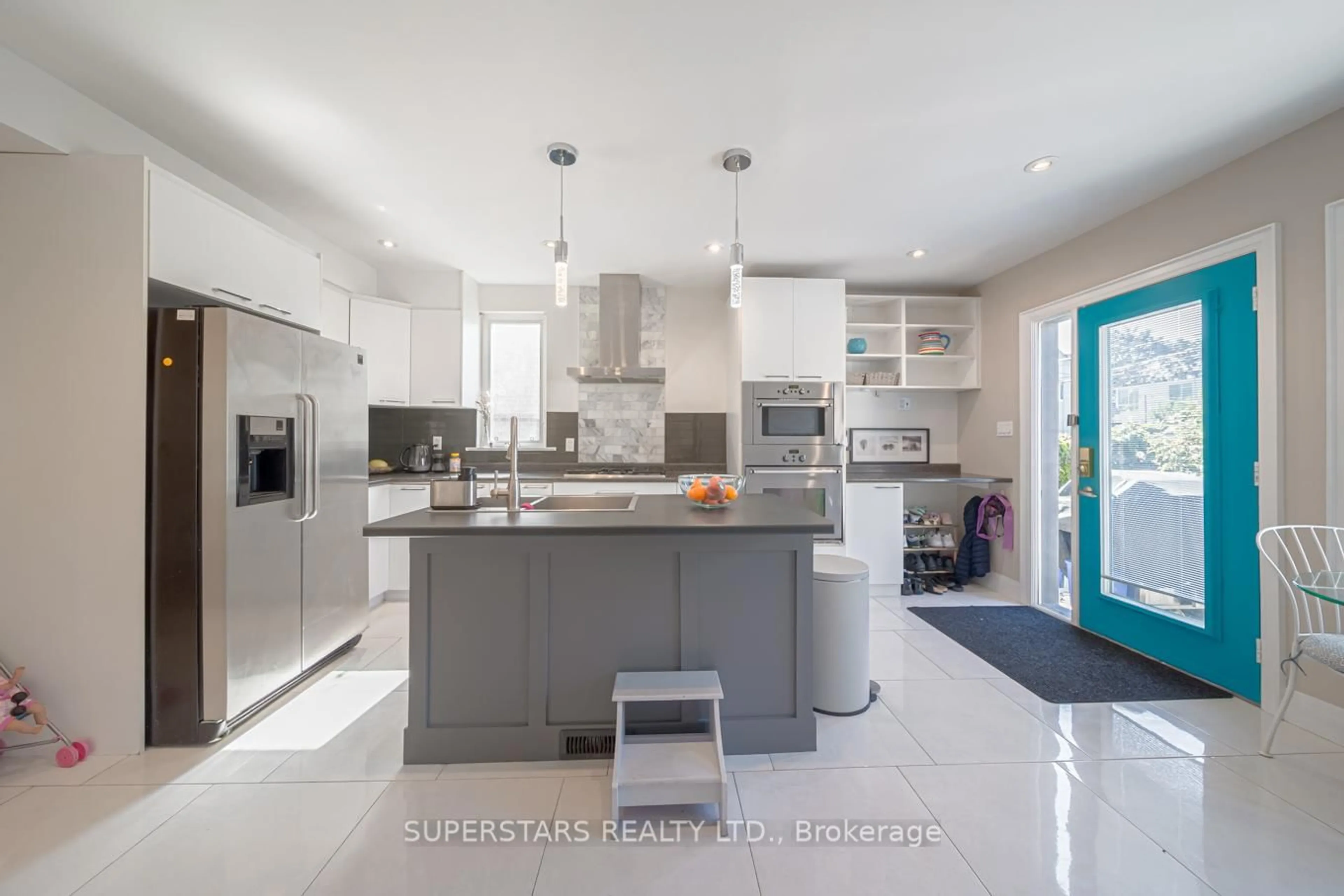 Contemporary kitchen, unknown for 258 Weston Rd, Toronto Ontario M6N 3P5