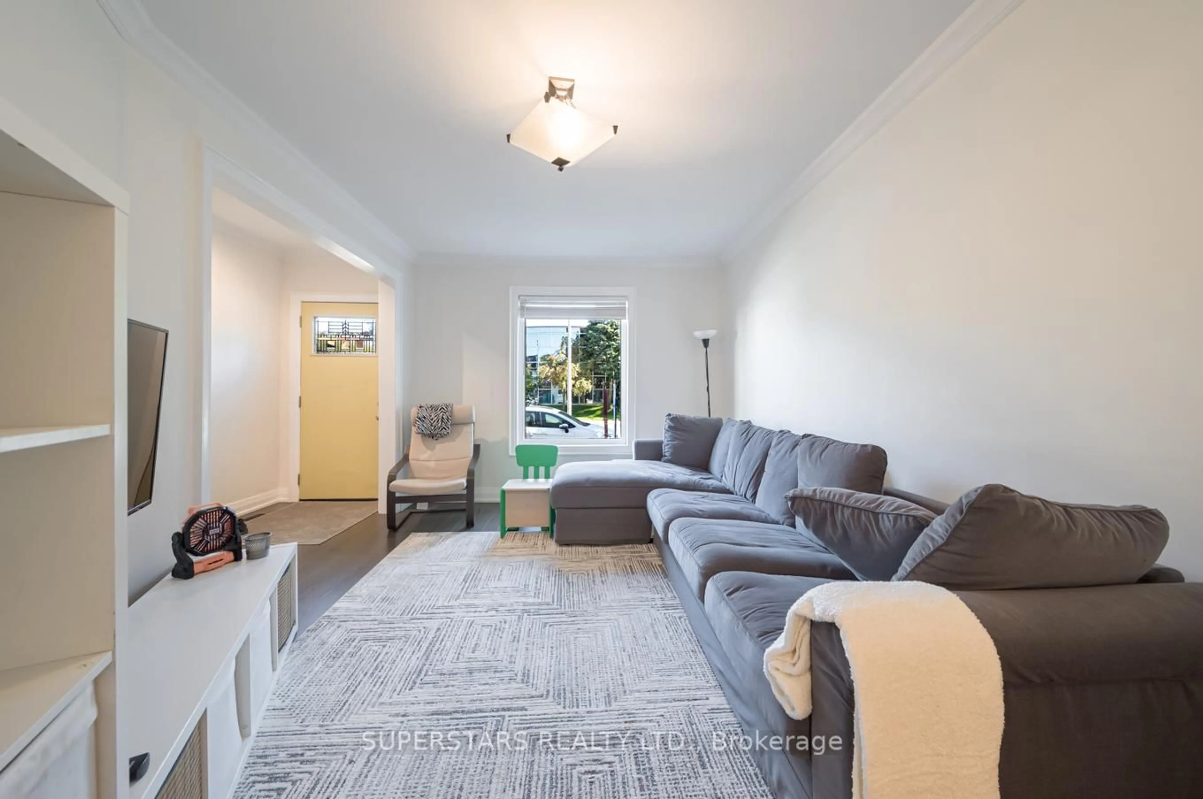 Living room with furniture, unknown for 258 Weston Rd, Toronto Ontario M6N 3P5