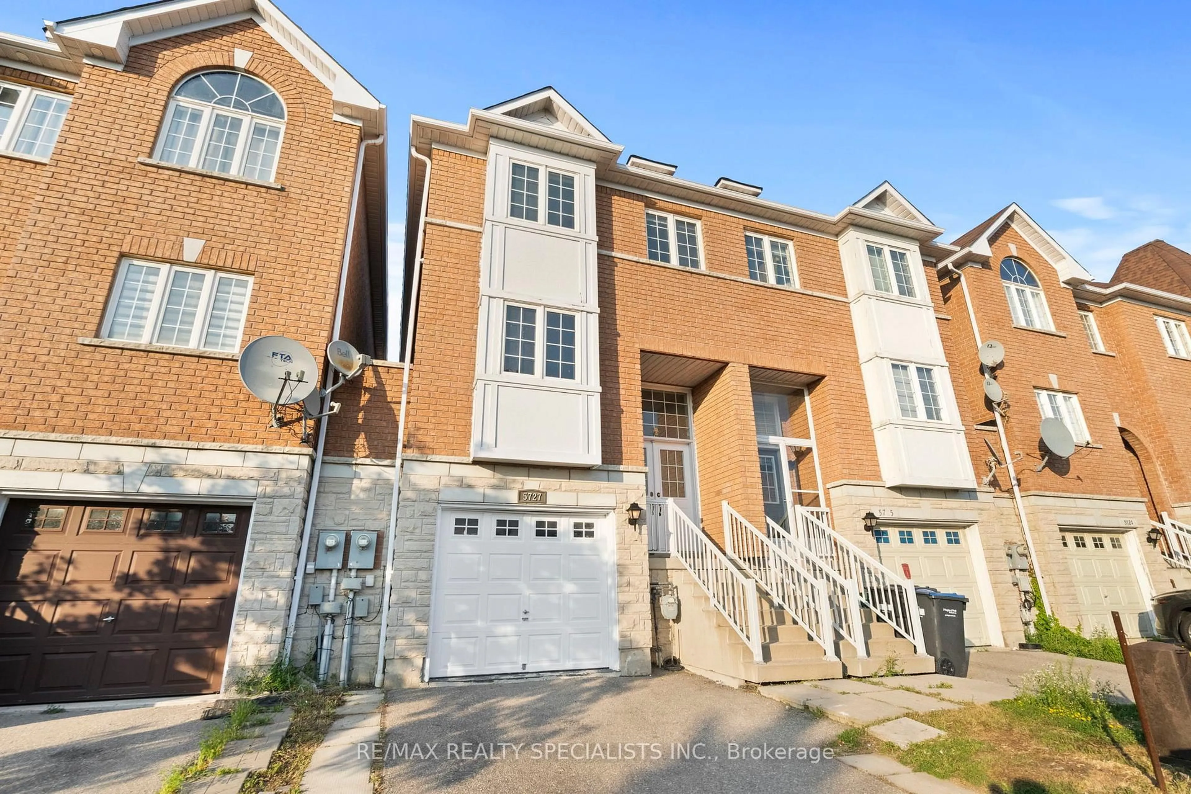 Home with brick exterior material, street for 5727 Retreat St, Mississauga Ontario L5R 0B5