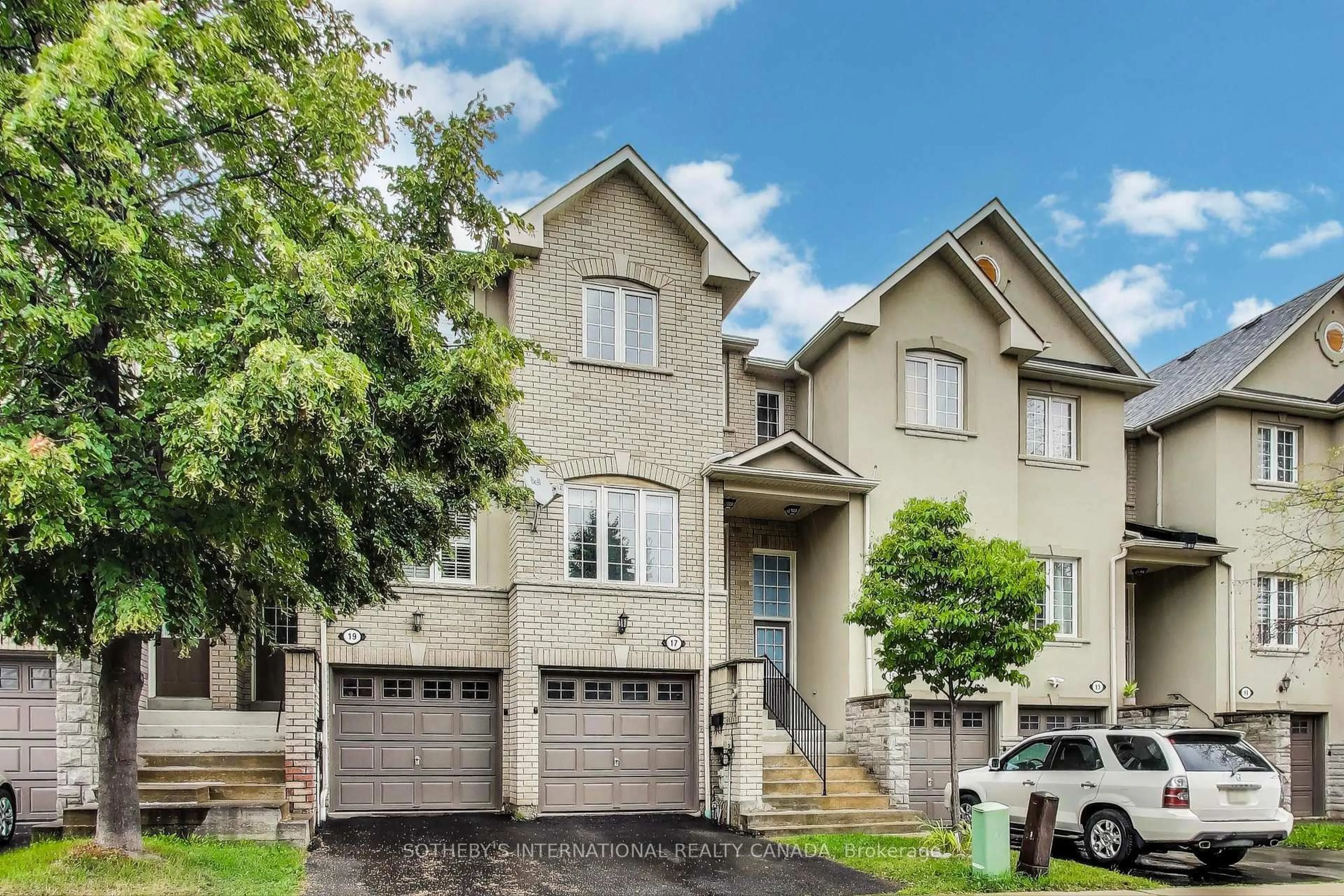Home with brick exterior material, street for 435 Hensall Circ #17, Mississauga Ontario L5A 4P1