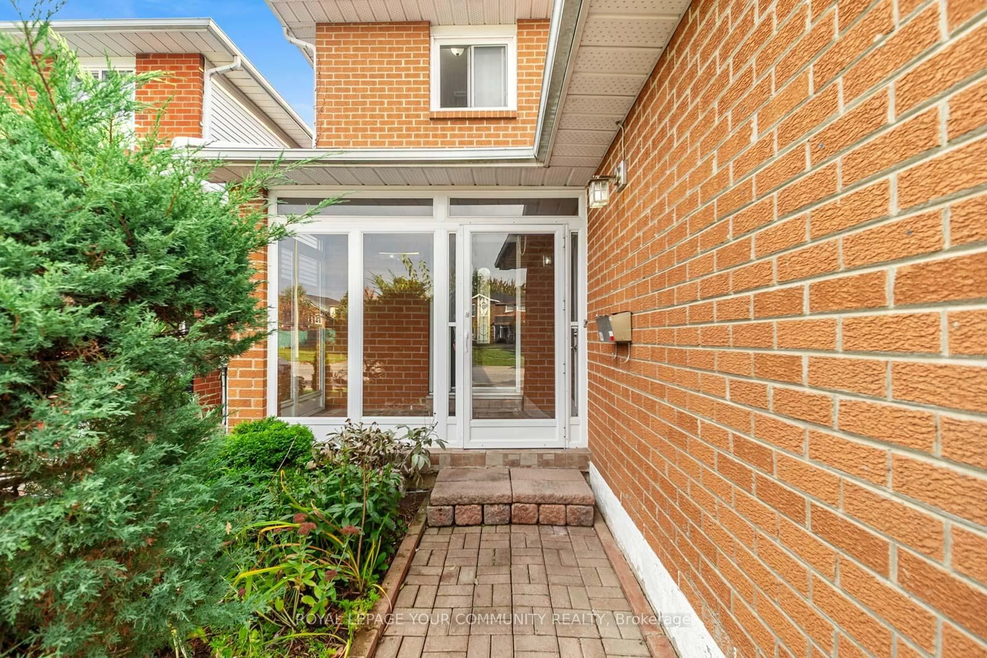 Home with brick exterior material, street for 353 Rutherford Rd, Brampton Ontario L6V 3V9