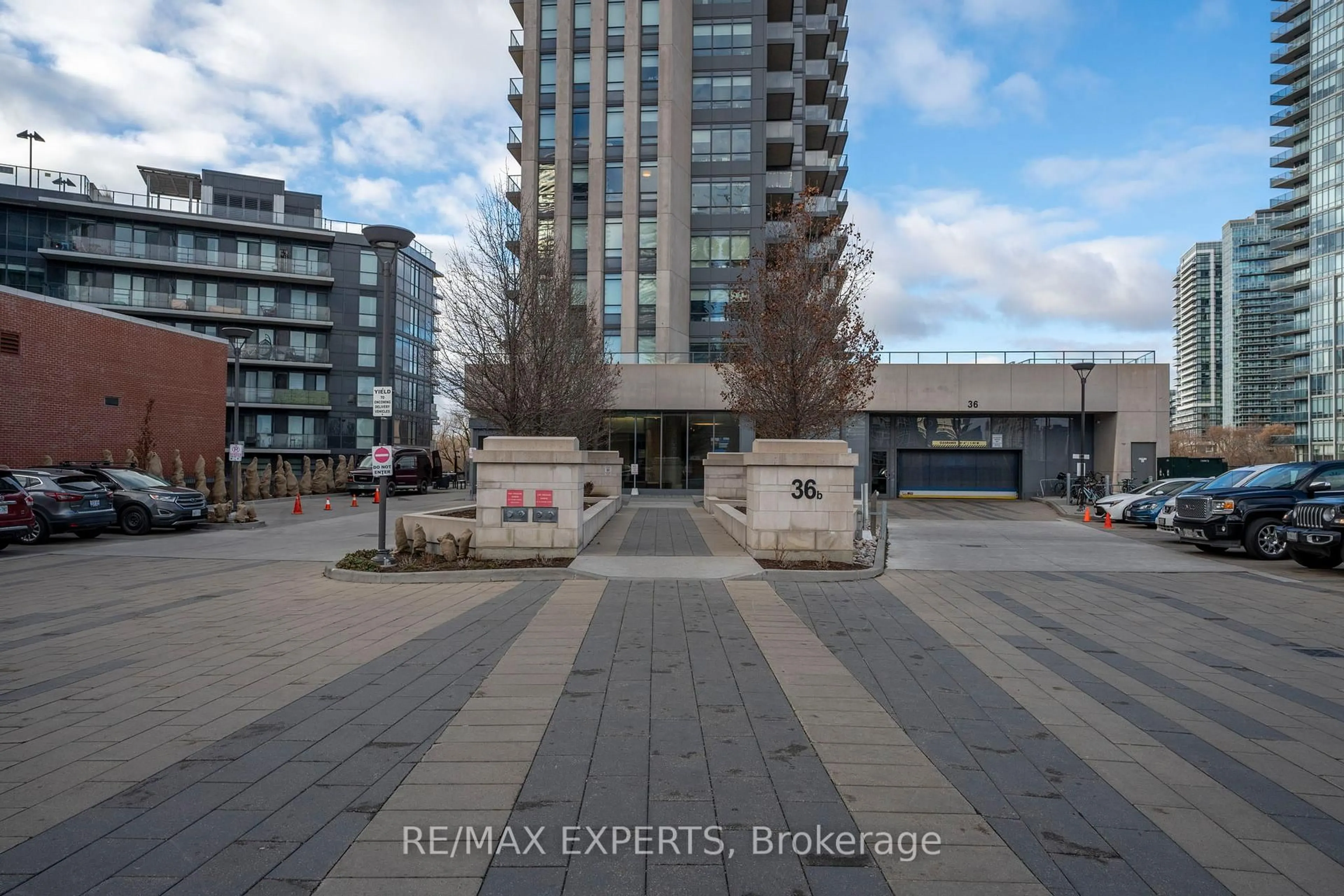 A pic from outside/outdoor area/front of a property/back of a property/a pic from drone, street for 36 Park Lawn Rd, Toronto Ontario M8V 0E5