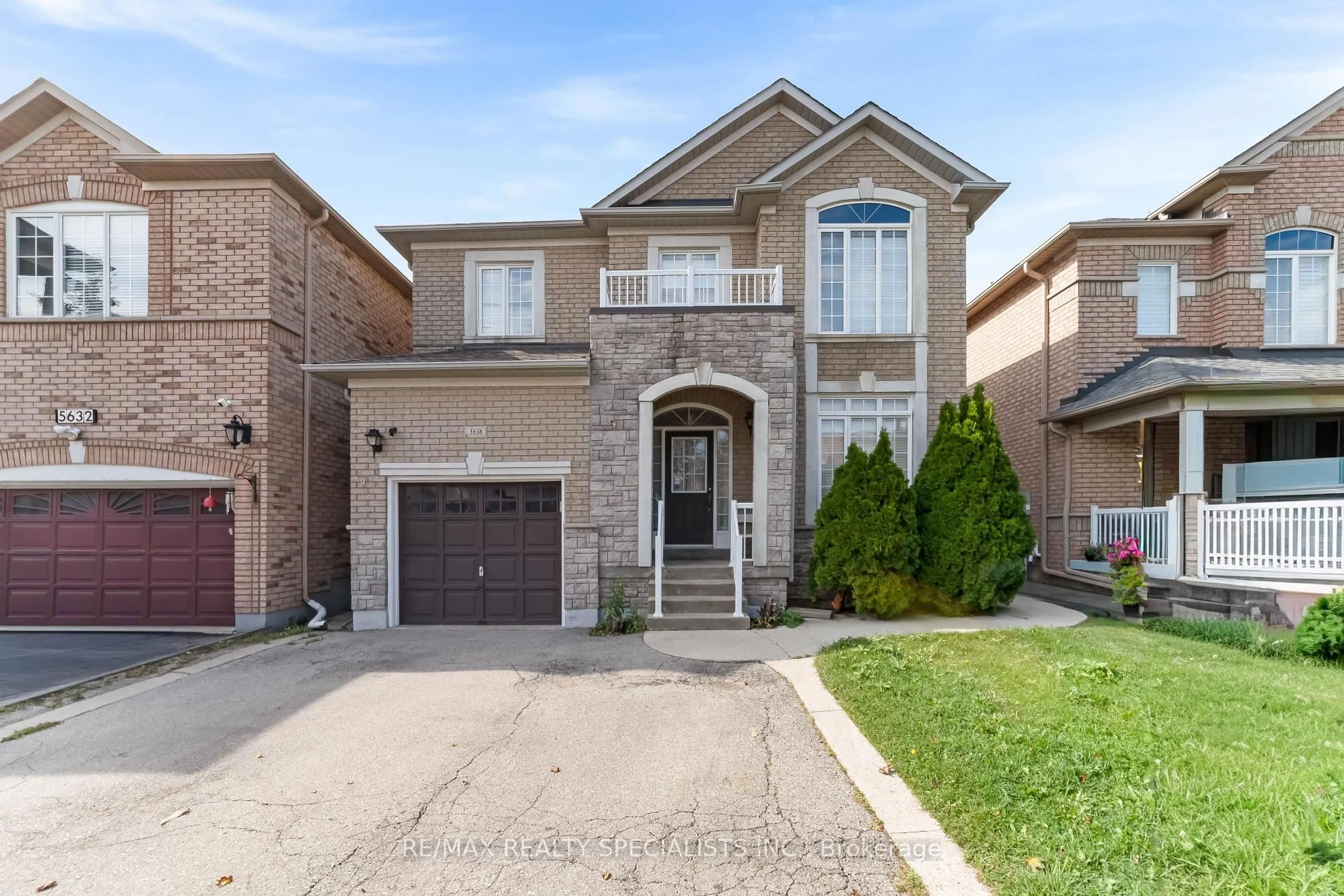 Home with brick exterior material, street for 5636 Kellandy Ru, Mississauga Ontario L5M 7A8