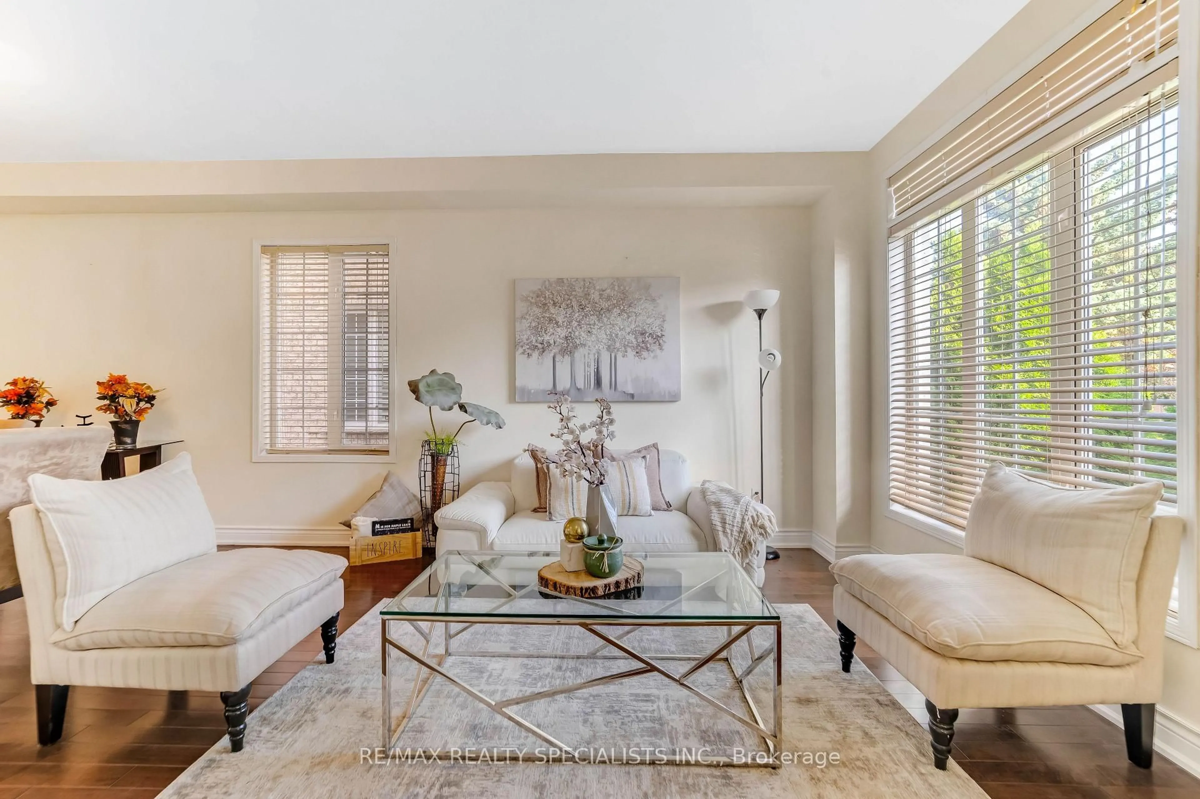 Living room with furniture, unknown for 5636 Kellandy Ru, Mississauga Ontario L5M 7A8