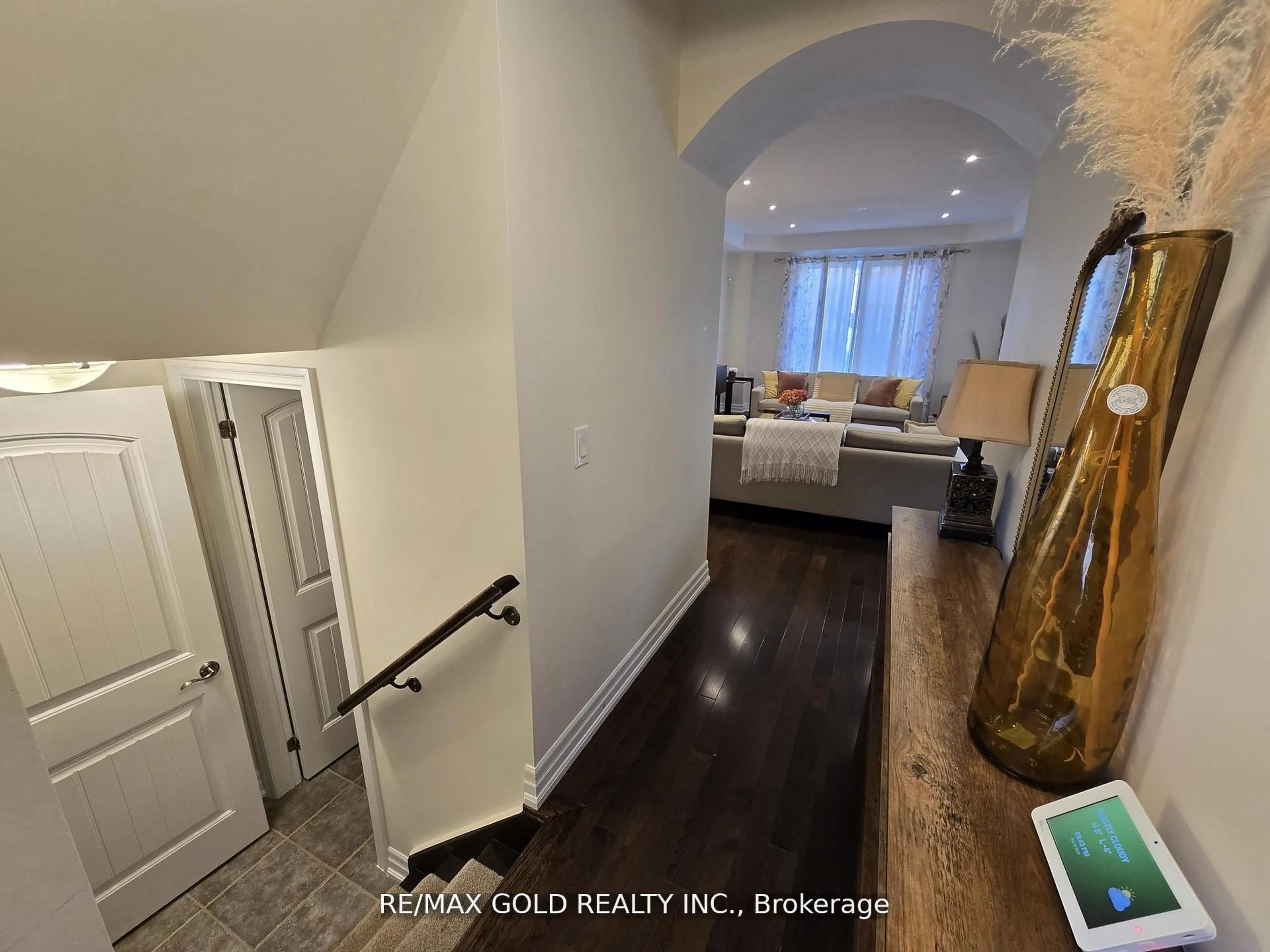 A pic of a room for 87 Scott Blvd, Milton Ontario L9T 0S3