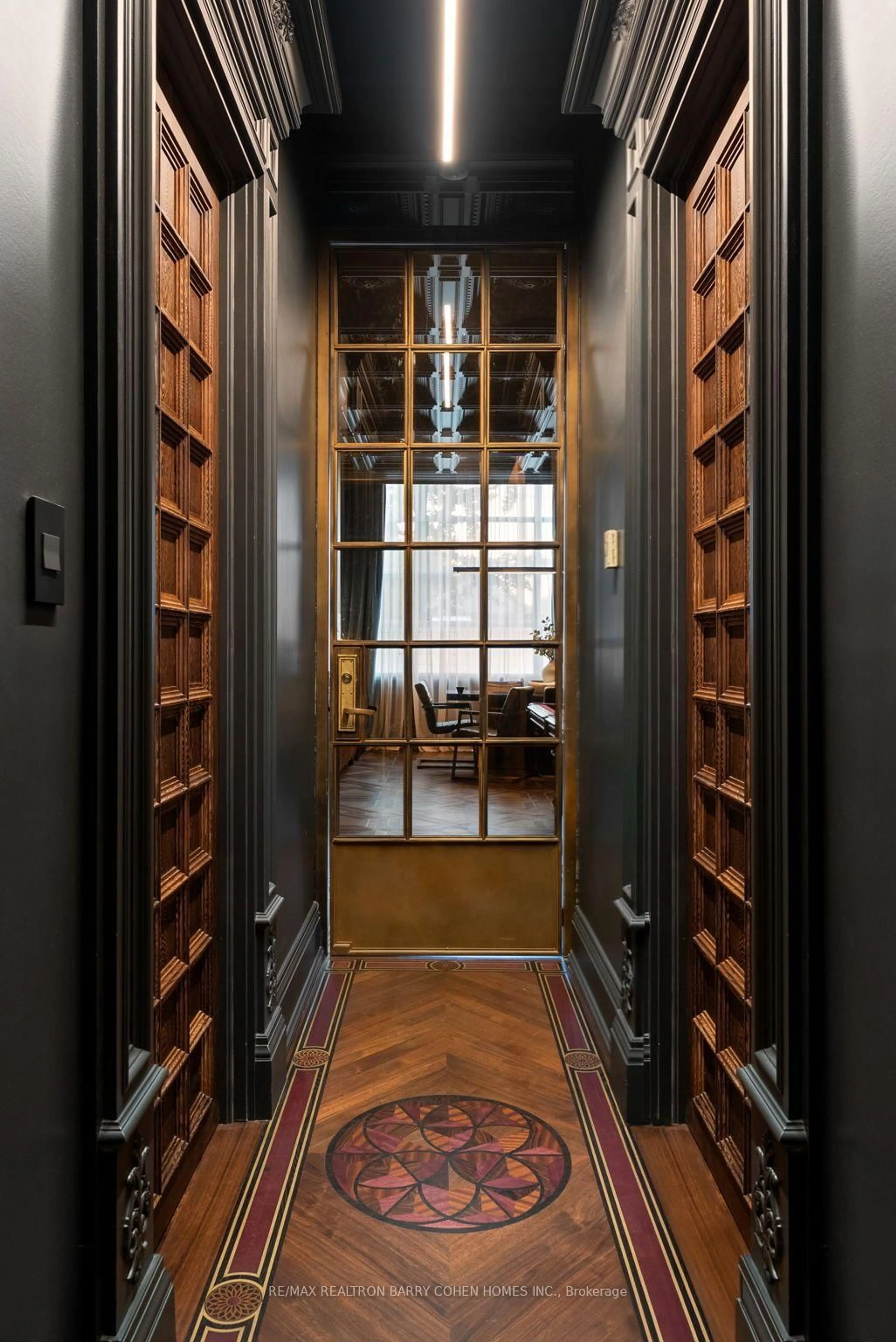 Indoor entryway for 1001 Roselawn Ave #116, Toronto Ontario M6B 4M4