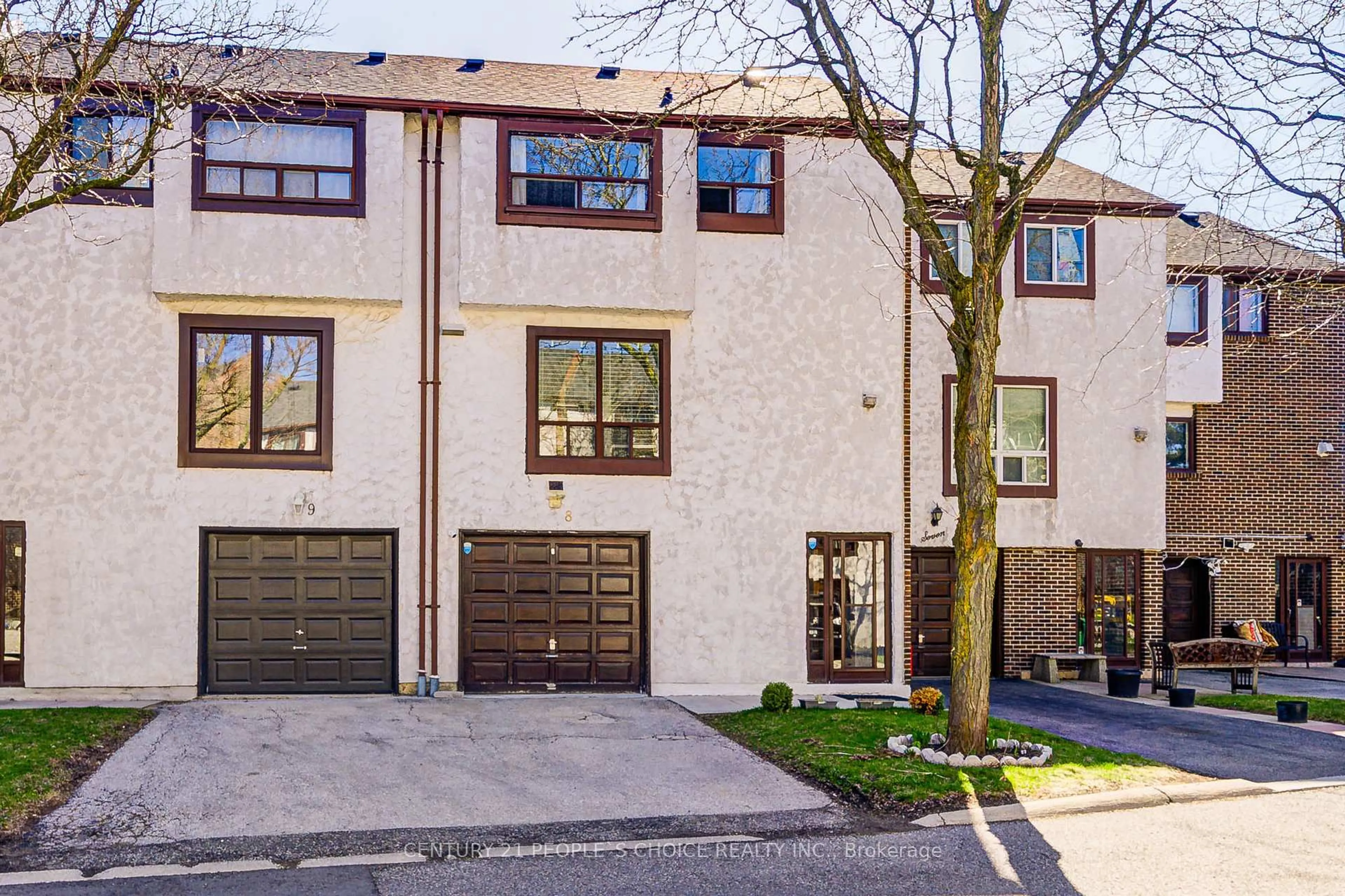 Home with brick exterior material, street for 4020 Brandon Gate Dr #8, Mississauga Ontario L4T 3W8