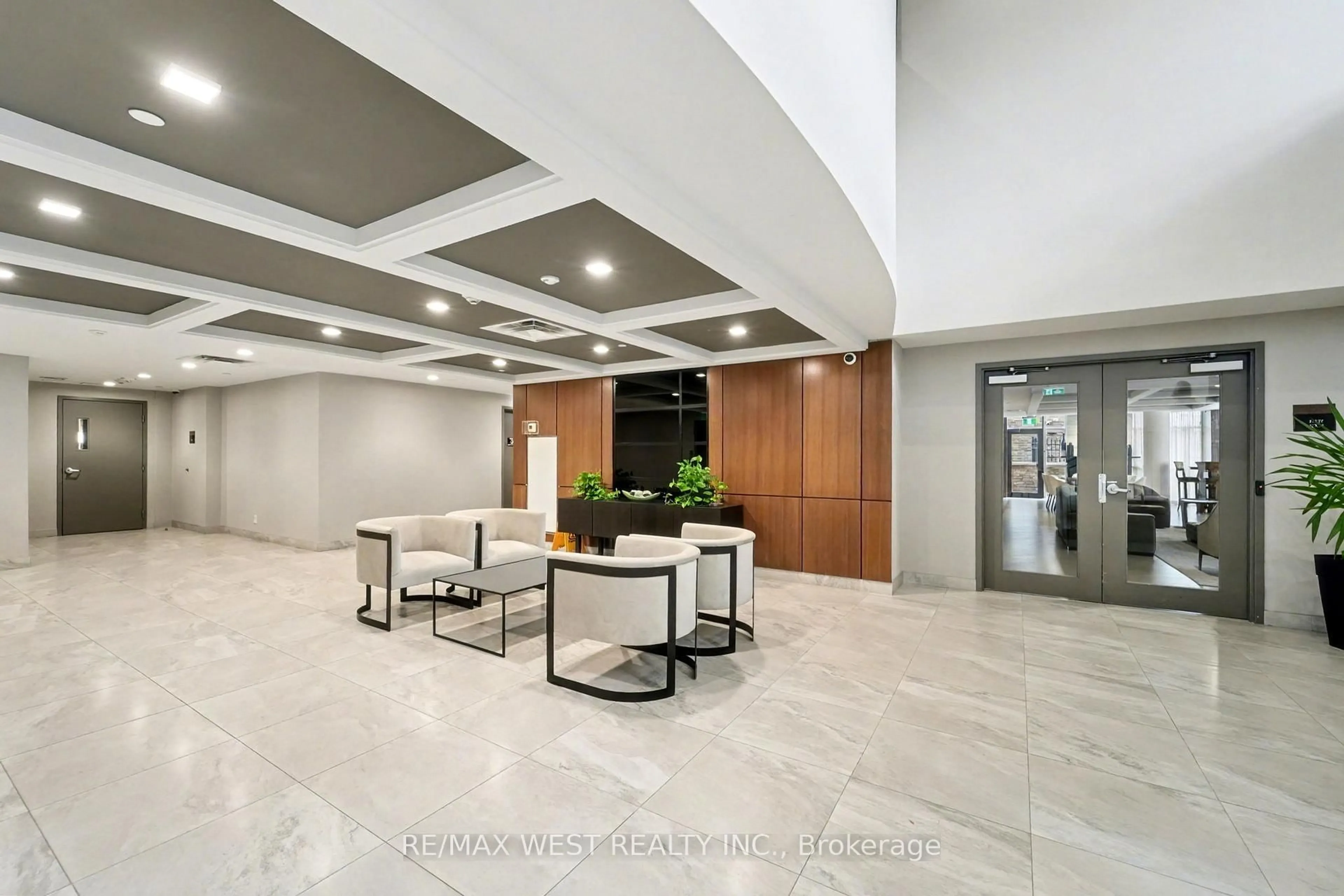 Lobby for 1575 Lakeshore Rd #357, Mississauga Ontario L5J 0B1