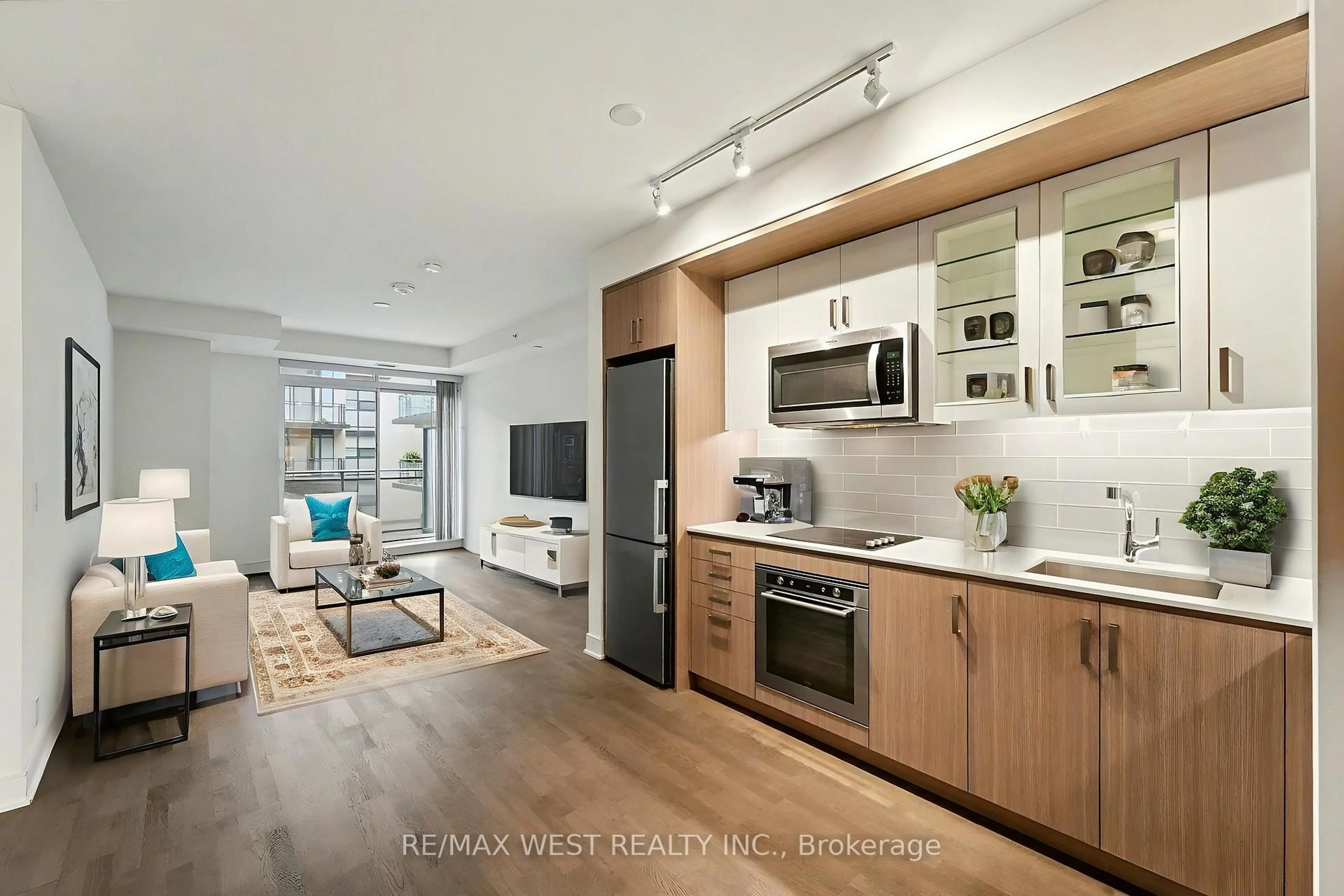 Open concept kitchen, unknown for 1575 Lakeshore Rd #357, Mississauga Ontario L5J 0B1