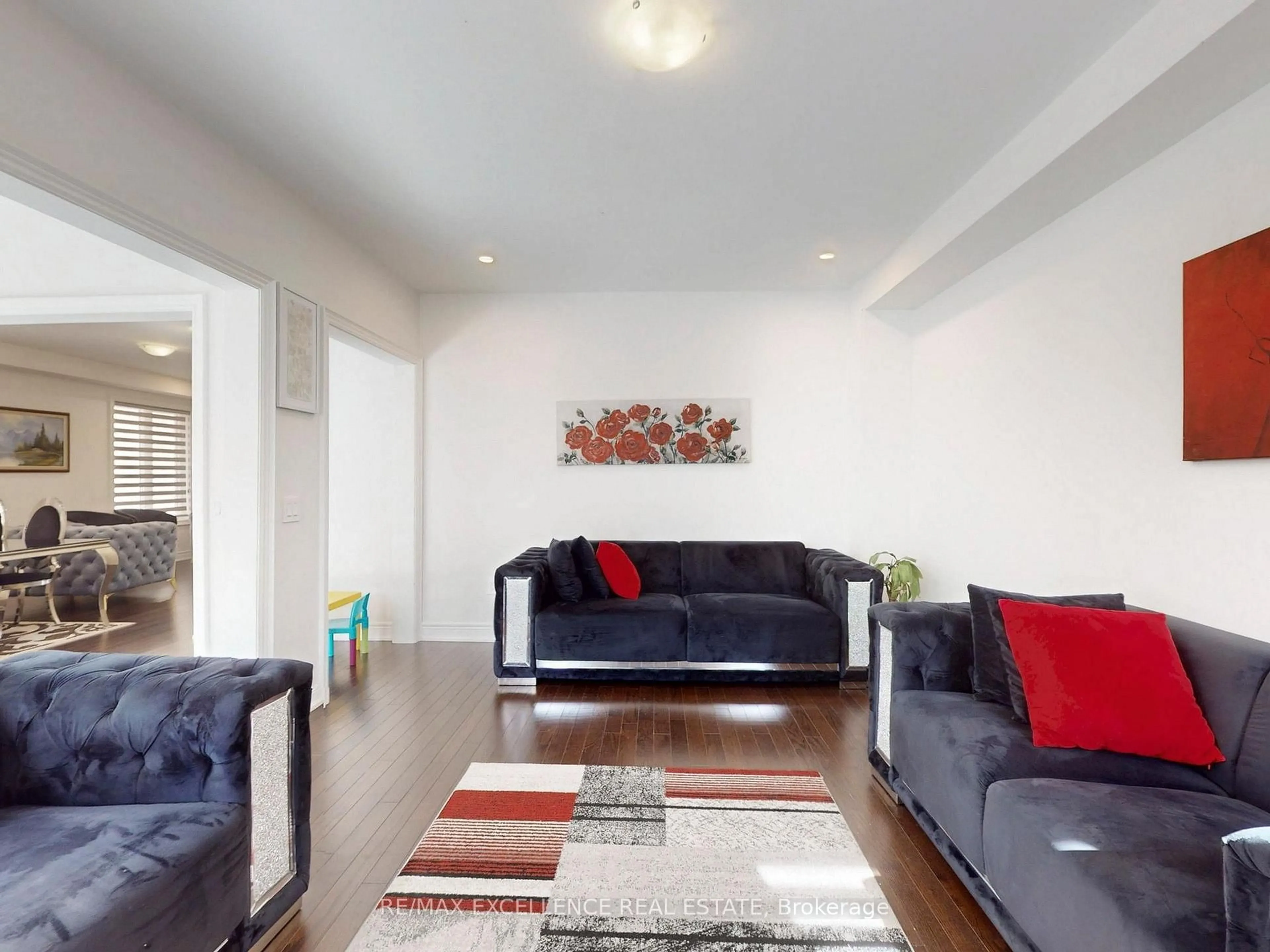 Living room with furniture, unknown for 33 Tiger Cres, Brampton Ontario L6R 0C8