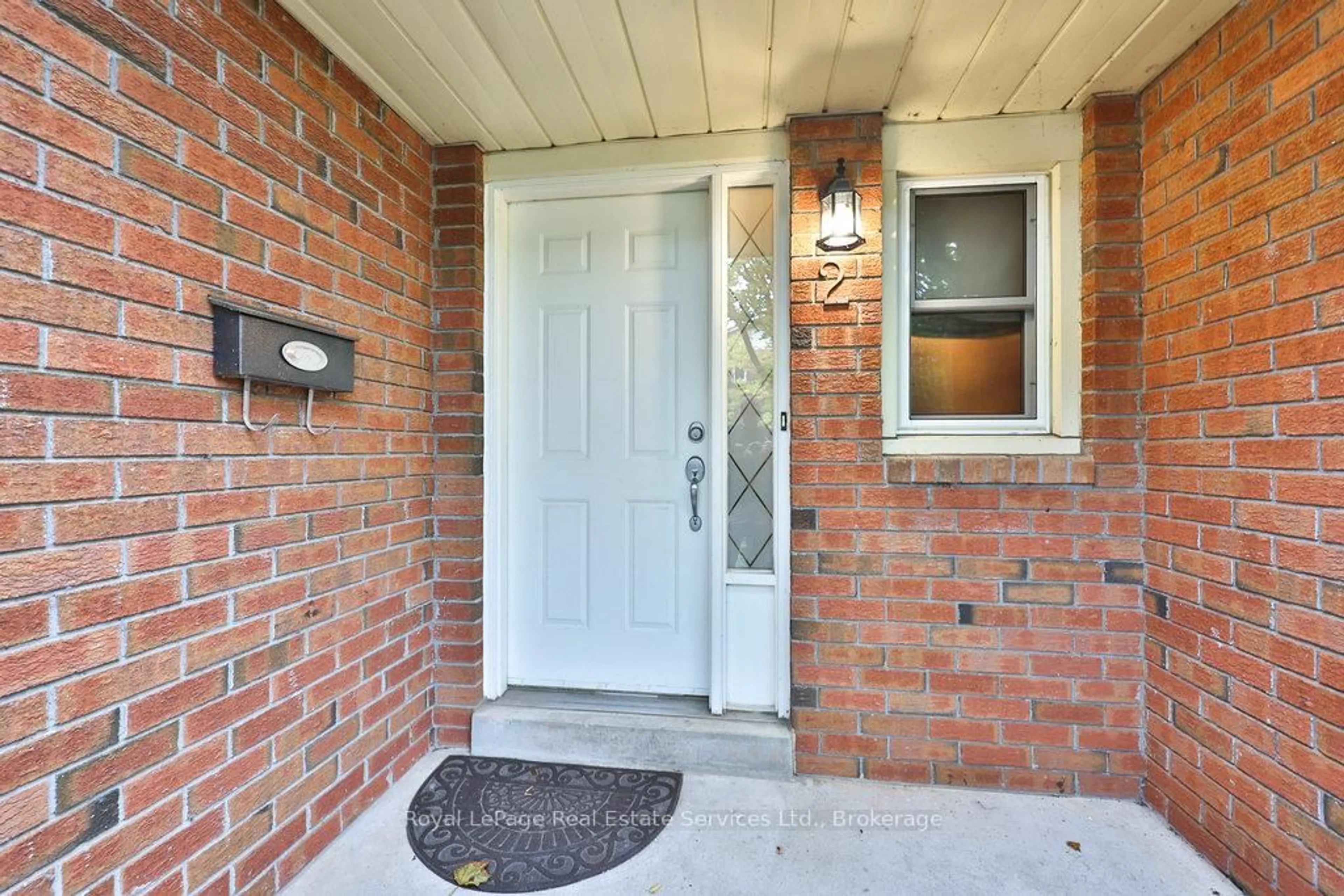 Indoor entryway for 2318 Marine Dr #2, Oakville Ontario L6L 1C3