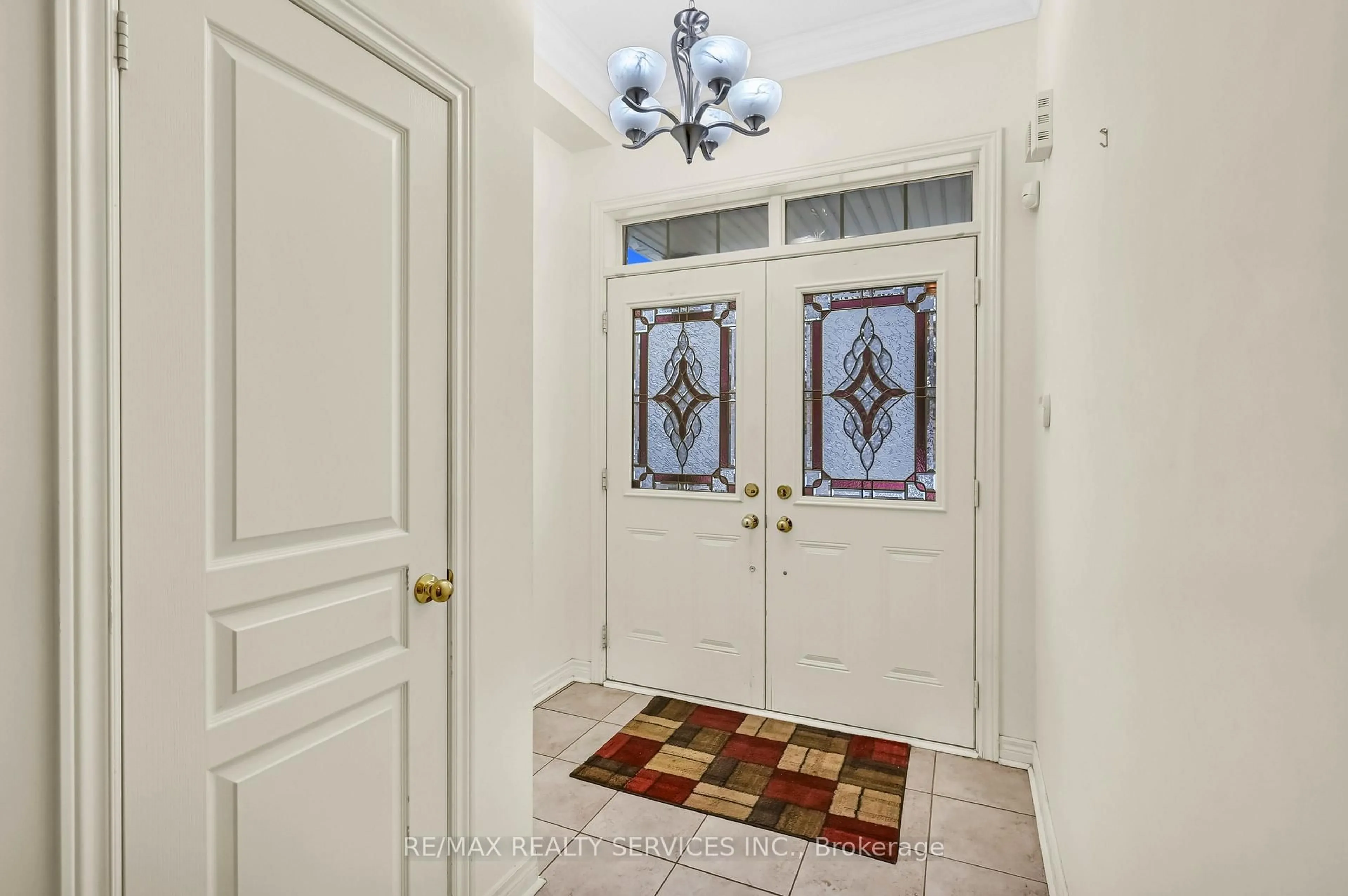 Indoor entryway for 3 Bellcrest Rd, Brampton Ontario L6Y 2M7