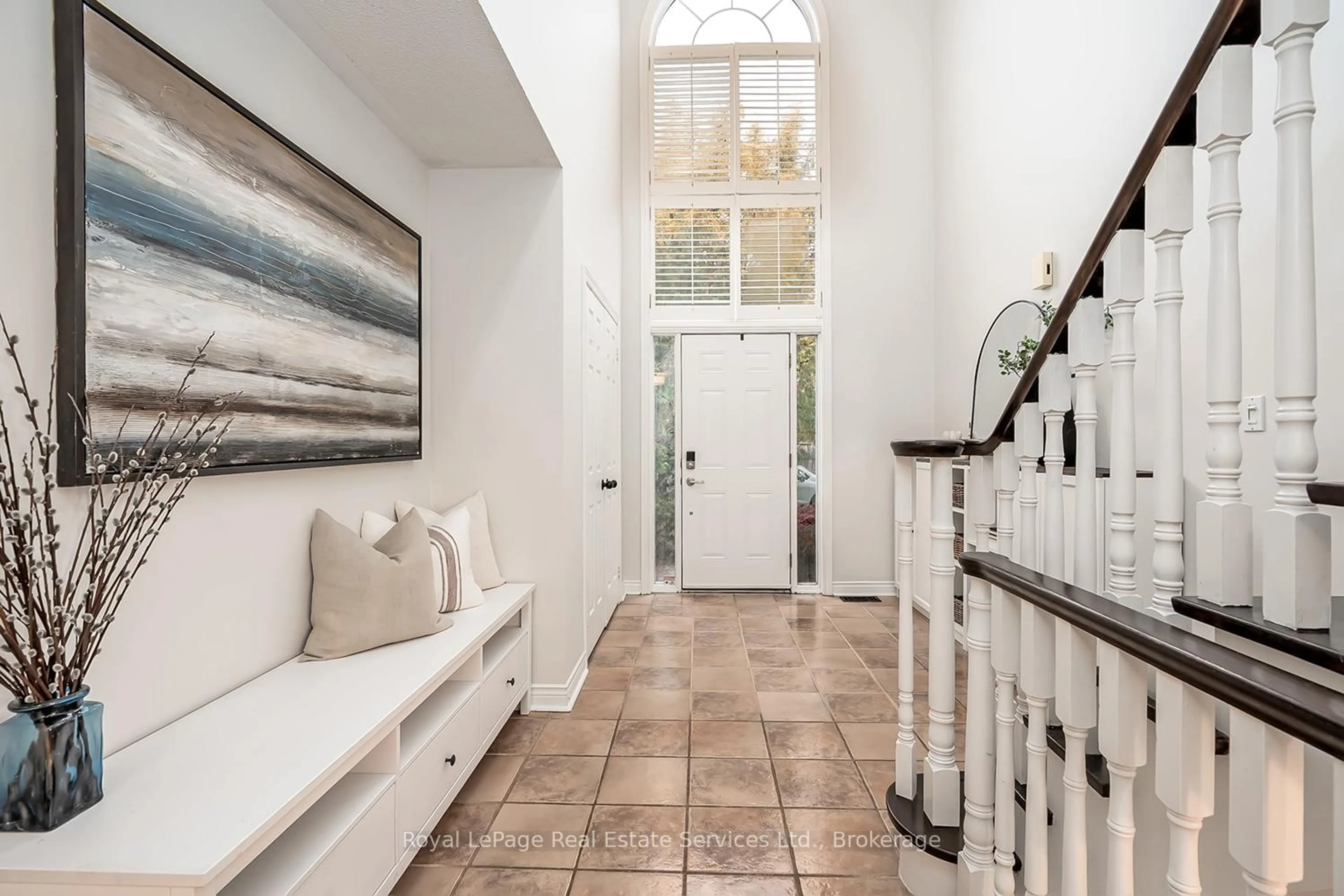 Indoor entryway for 2620 Andover Rd, Oakville Ontario L6H 6C4