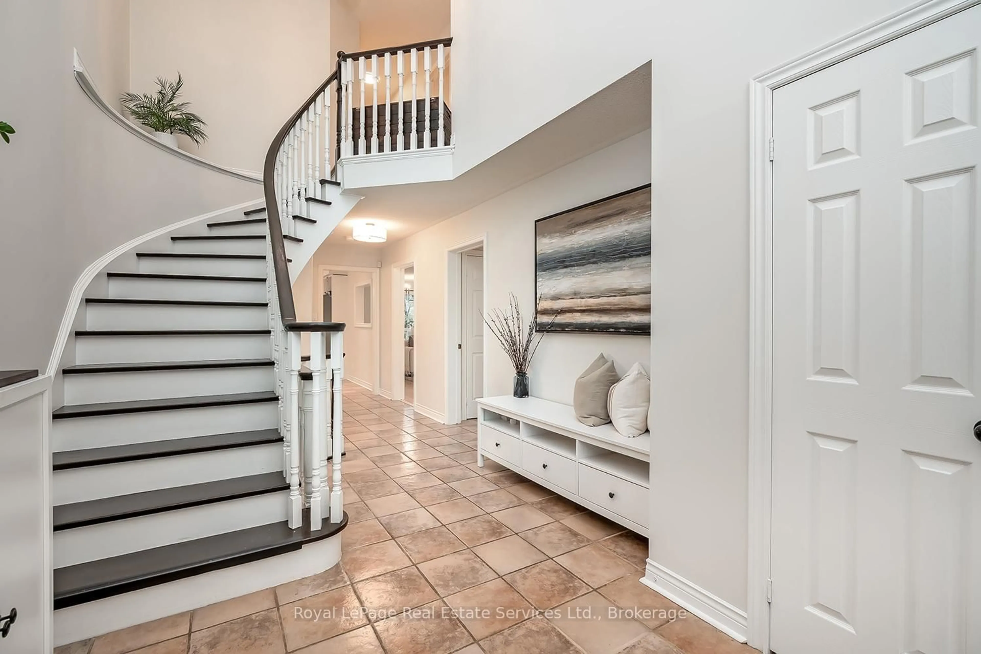 Indoor entryway for 2620 Andover Rd, Oakville Ontario L6H 6C4