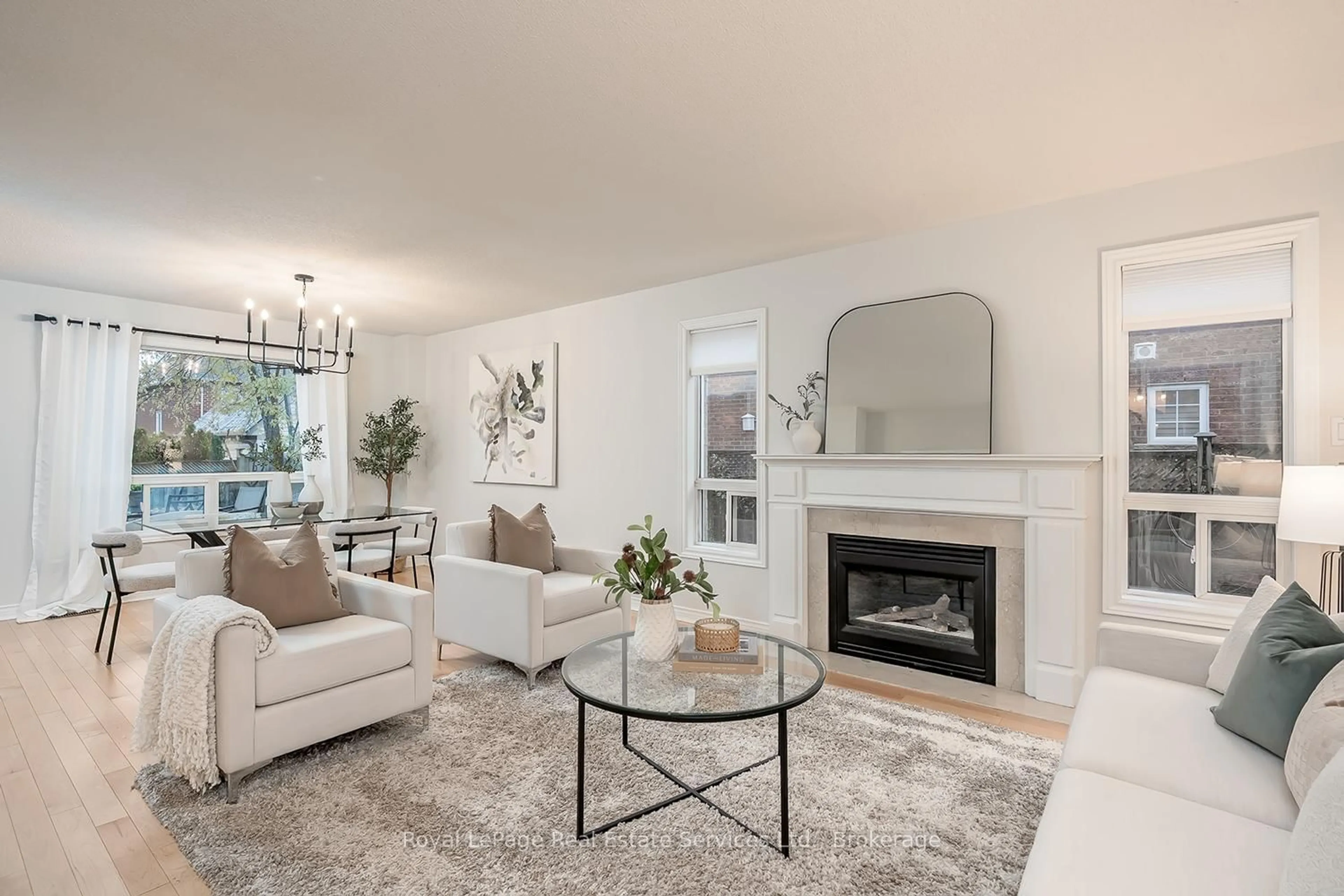 Living room with furniture, unknown for 2620 Andover Rd, Oakville Ontario L6H 6C4