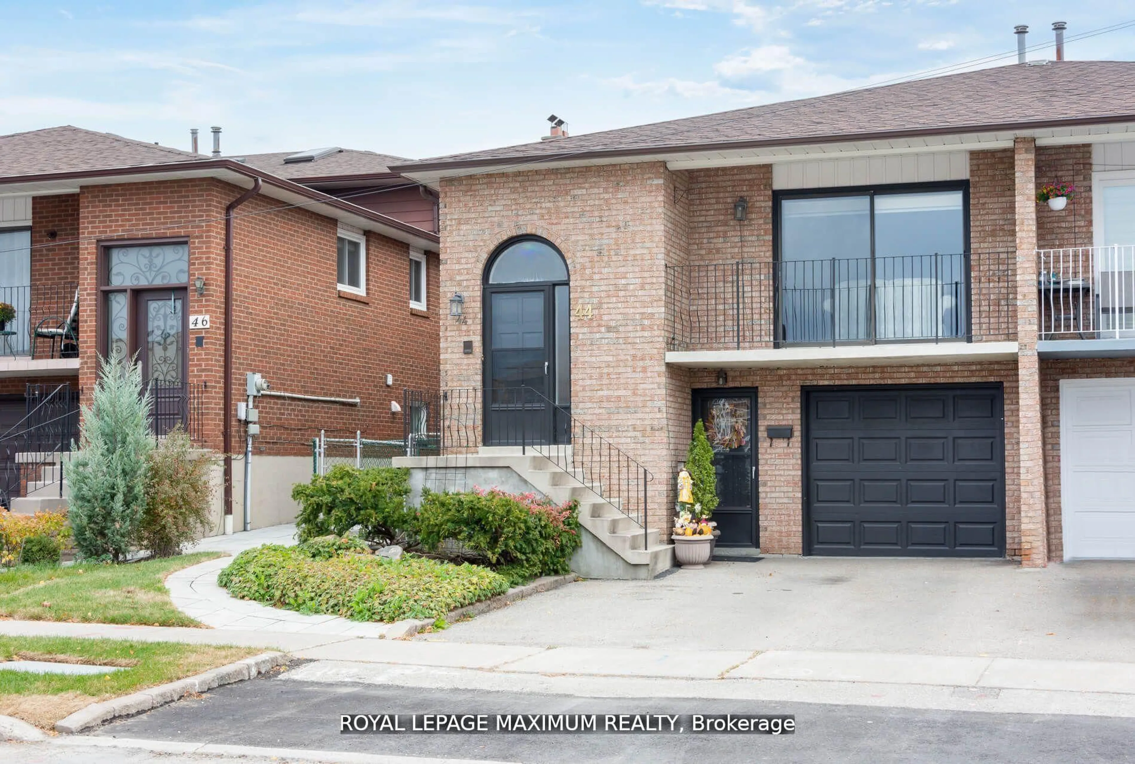 Home with brick exterior material, street for 44 Flagstick Crt, Toronto Ontario M3J 3B8
