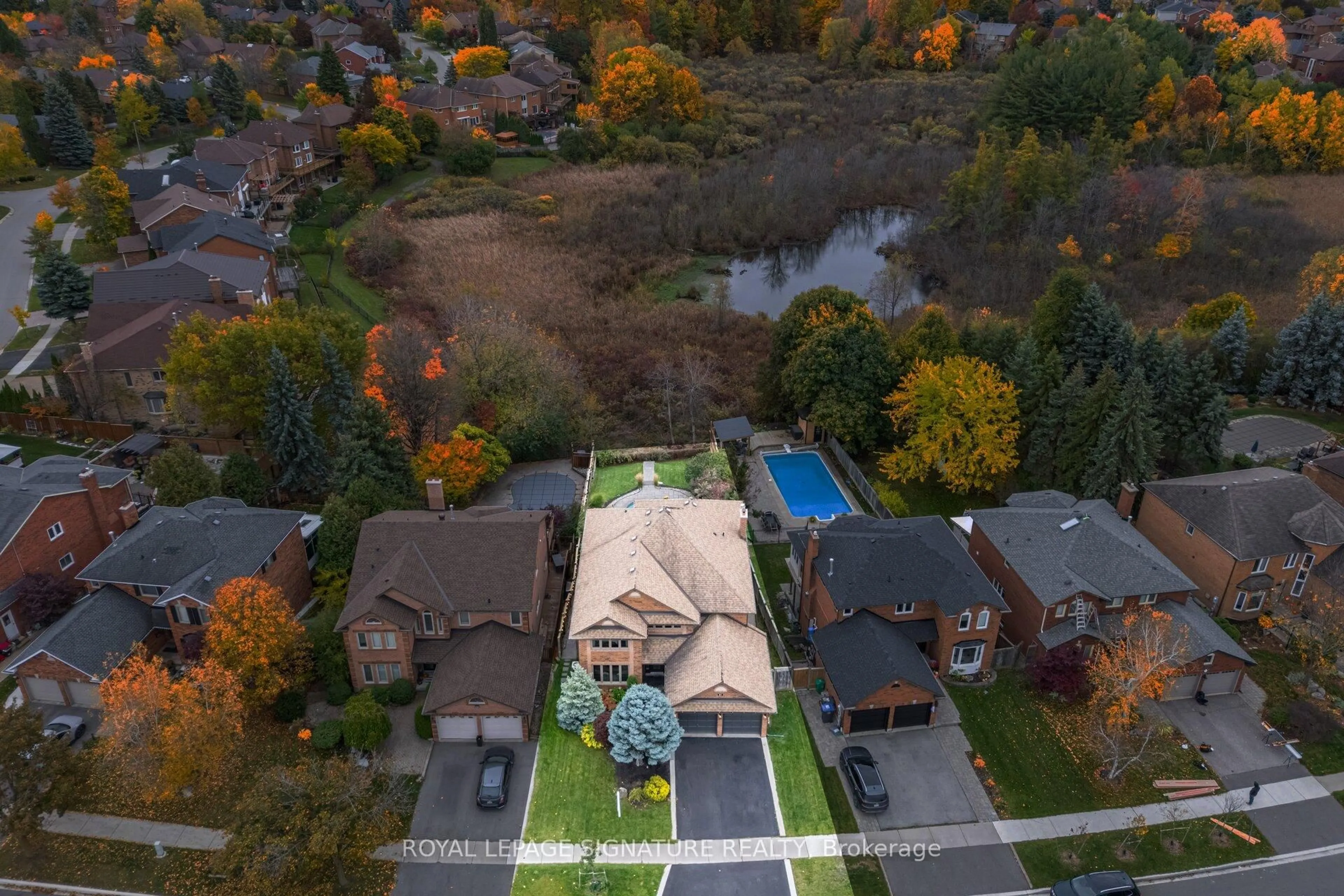 A pic from outside/outdoor area/front of a property/back of a property/a pic from drone, unknown for 51 Kenpark Ave, Brampton Ontario L6Z 3R6