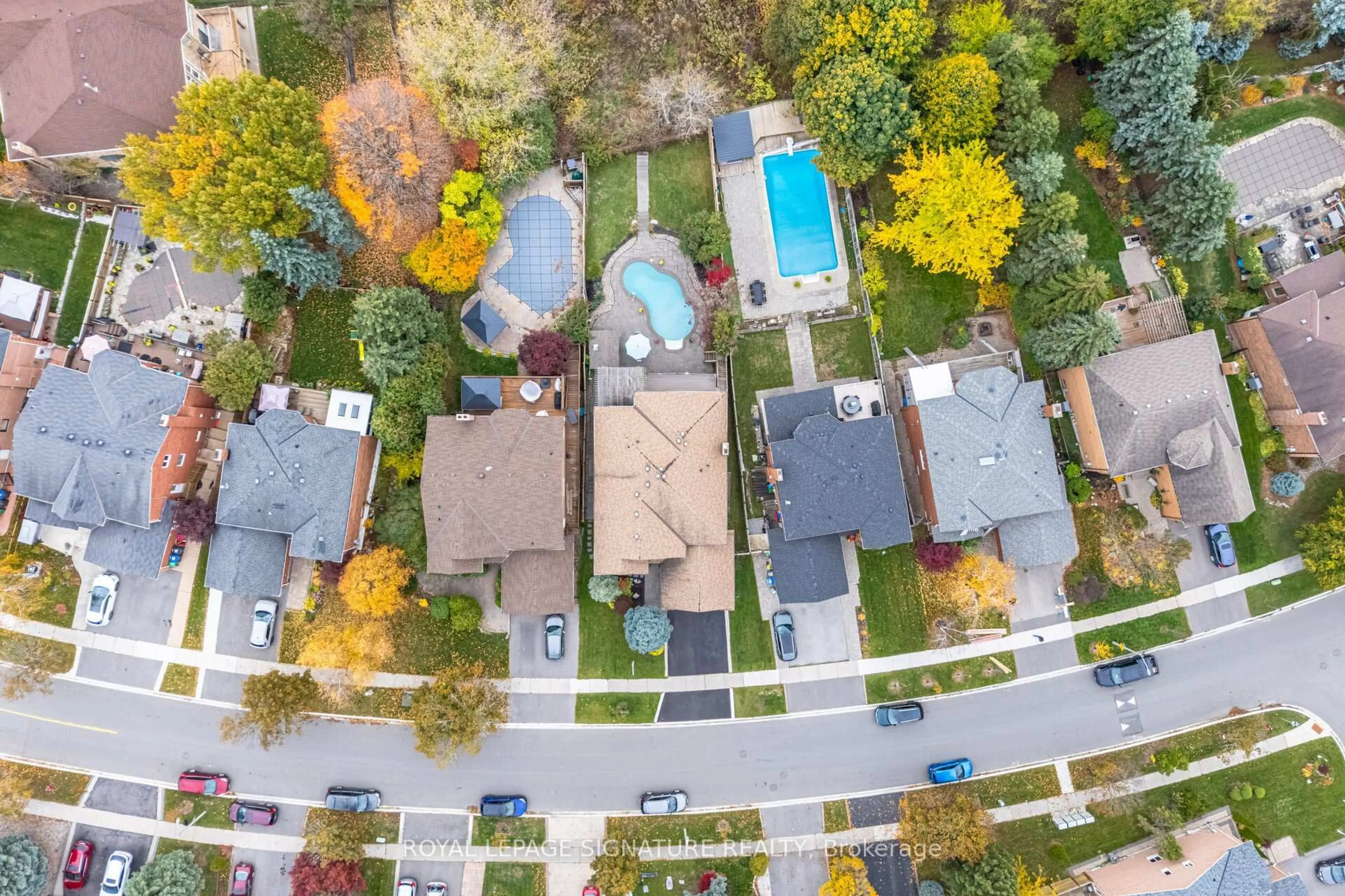 A pic from outside/outdoor area/front of a property/back of a property/a pic from drone, street for 51 Kenpark Ave, Brampton Ontario L6Z 3R6