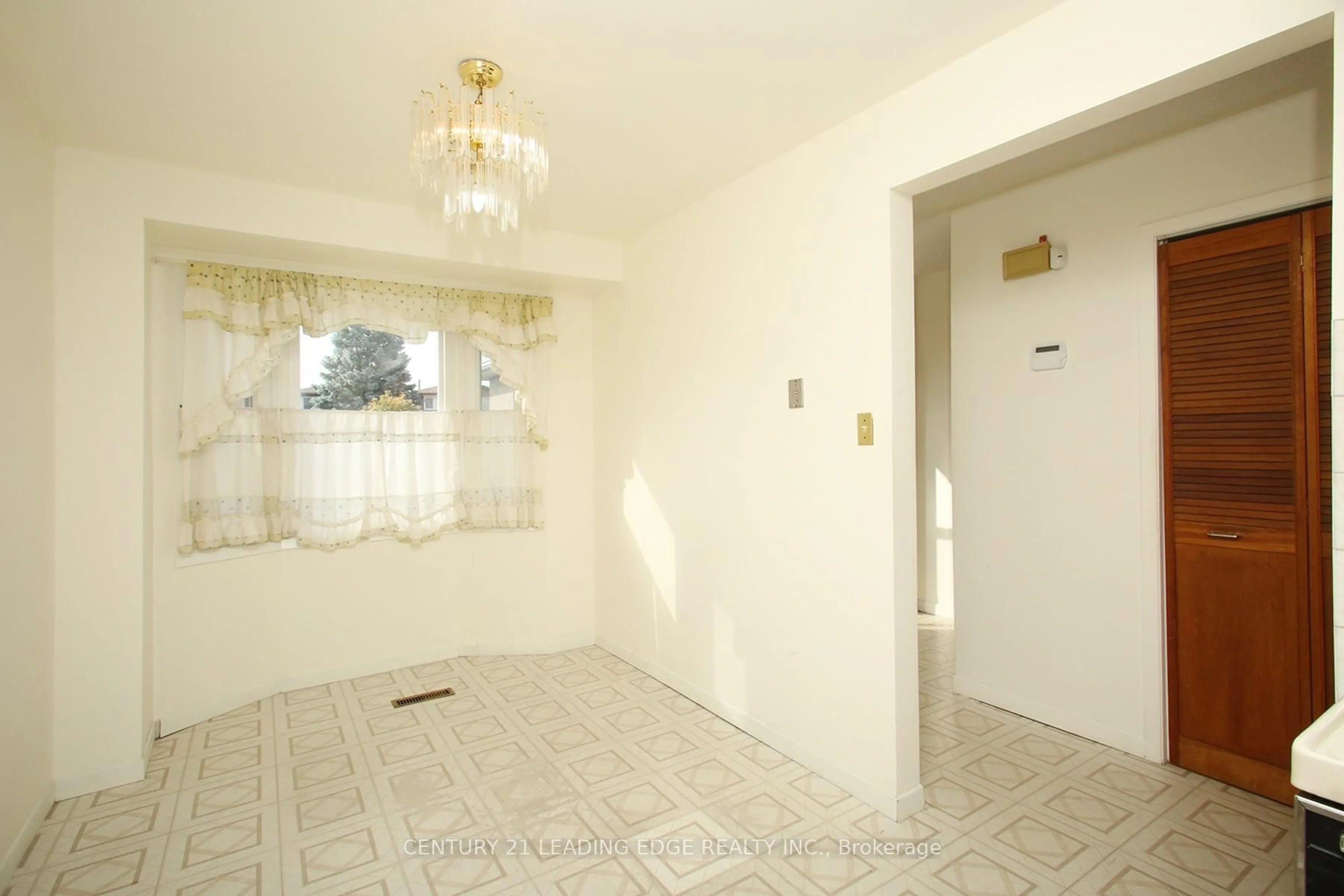 Unknown for 33 NEWBRIDGE Cres, Brampton Ontario L6S 4B5