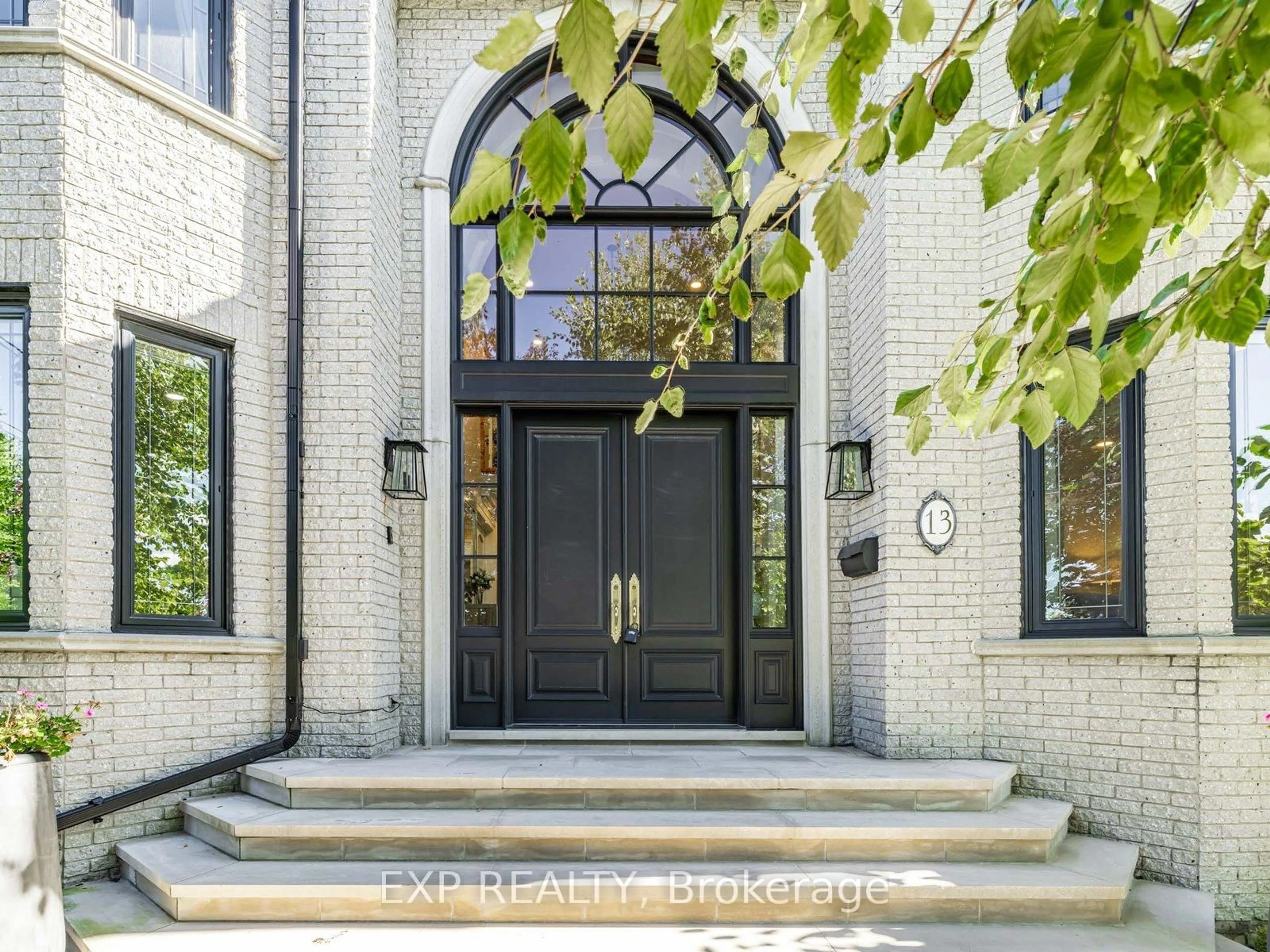 Indoor entryway for 13 Bourdon Ave, Toronto Ontario M6L 2Y7