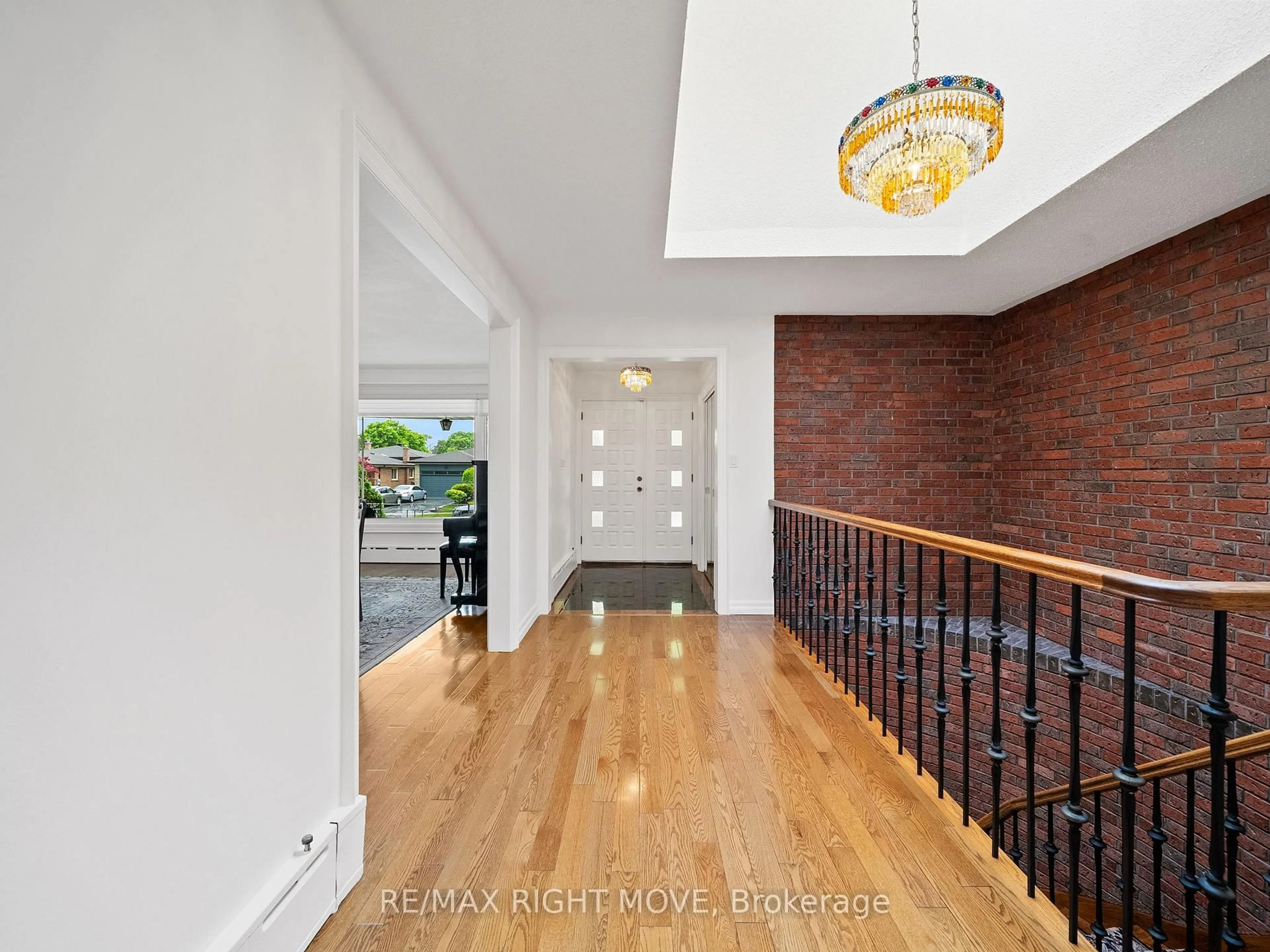 Indoor foyer for 22 Ladyshot Cres, Toronto Ontario M3J 1X2