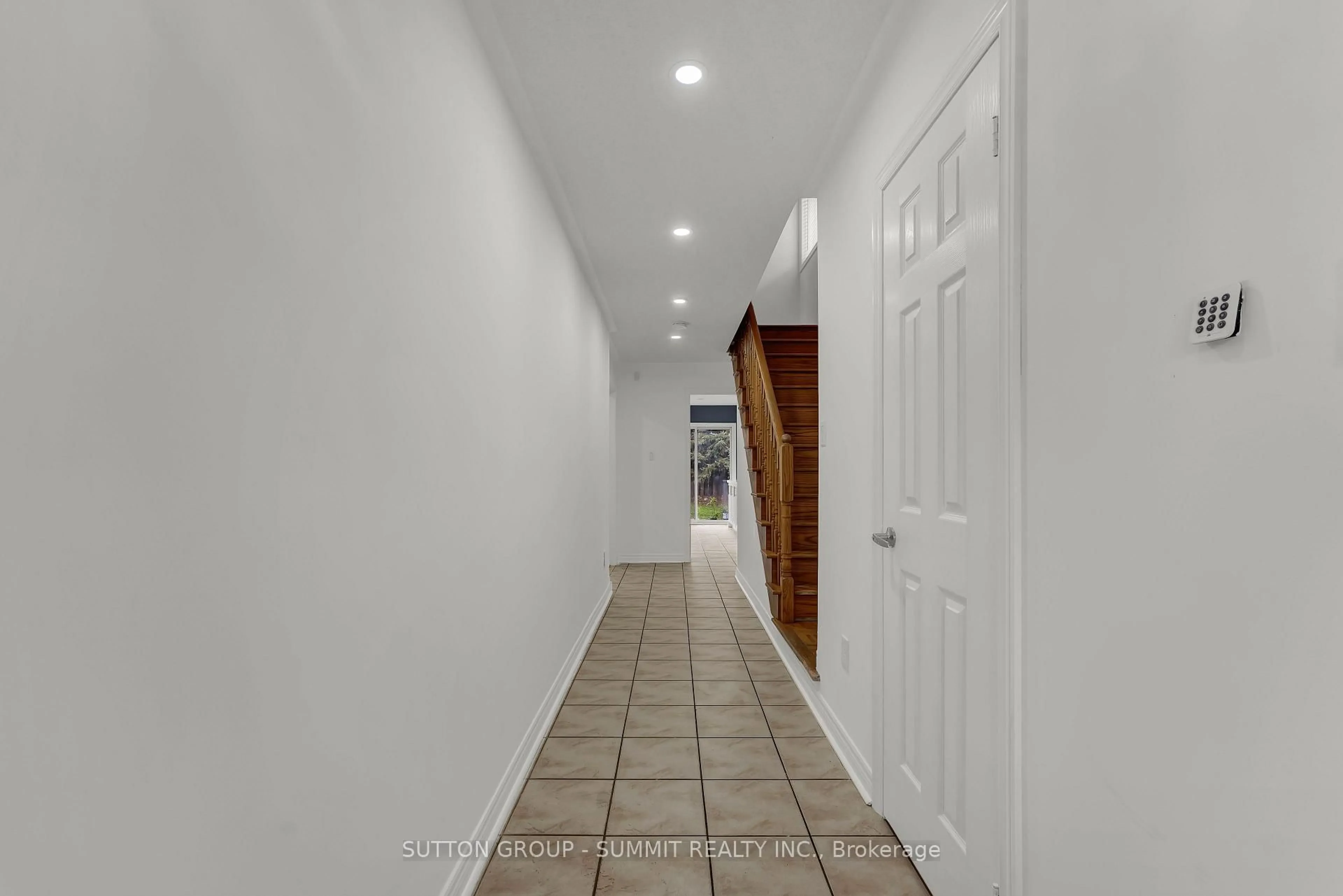 Indoor foyer for 29 Cedargrove Rd, Caledon Ontario L7E 2L7