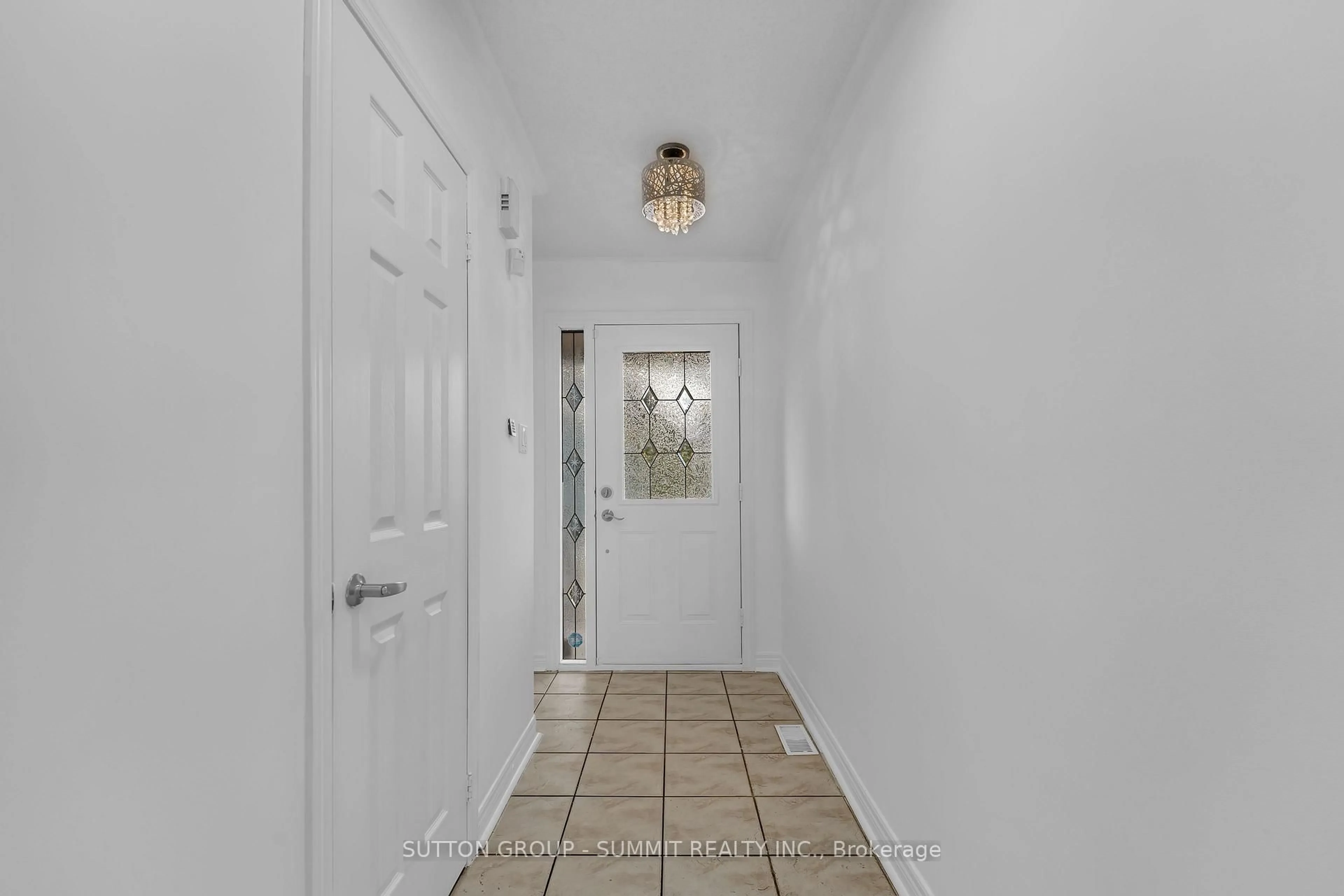 Indoor entryway for 29 Cedargrove Rd, Caledon Ontario L7E 2L7