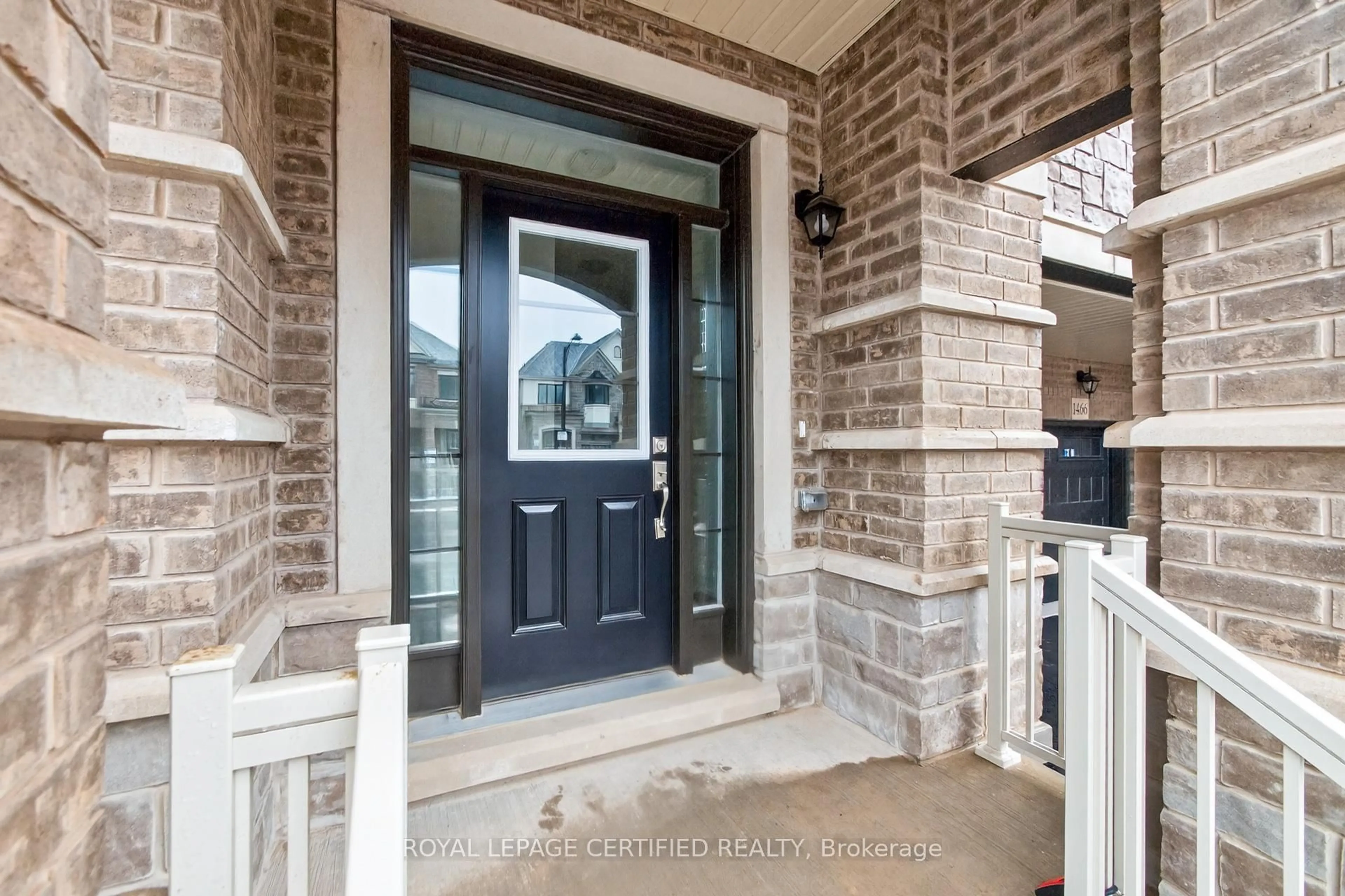 Indoor entryway for 1468 Savoline Blvd, Milton Ontario L9E 2E9
