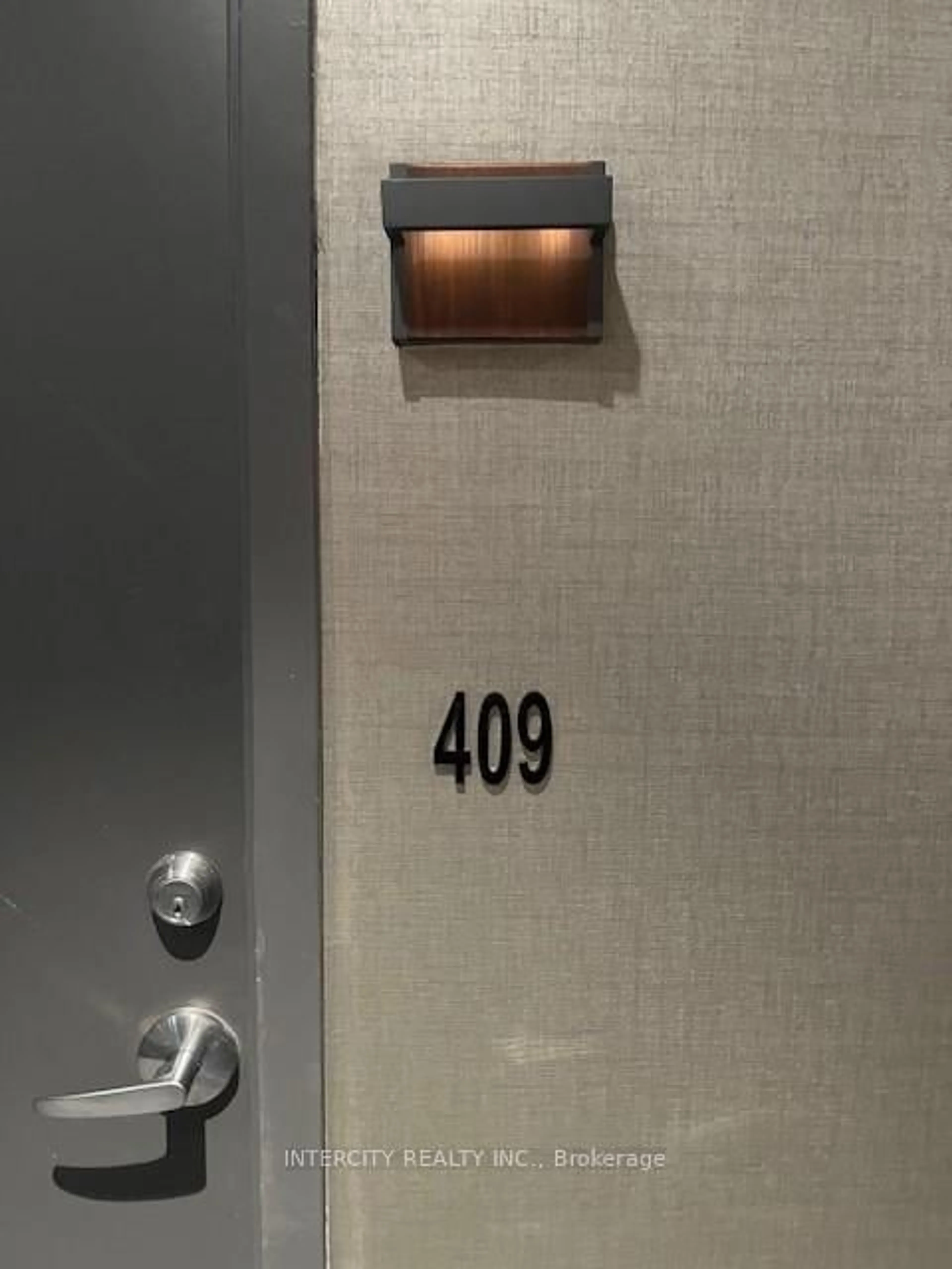 Unknown for 297 Oak Walk Dr #409, Oakville Ontario L6H 6Z3