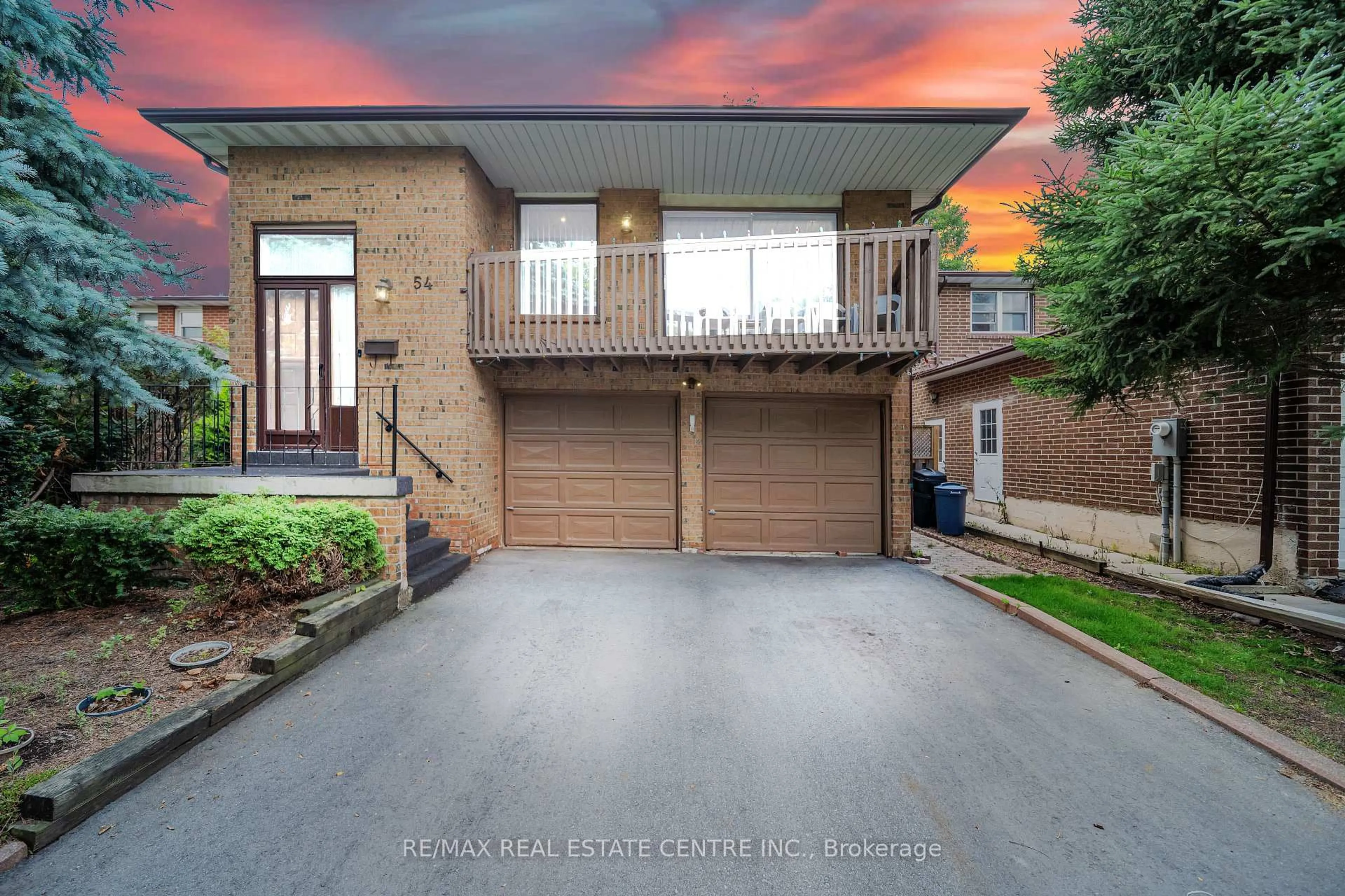Home with brick exterior material, street for 54 Braidwood Lake Rd, Brampton Ontario L6Z 1X6