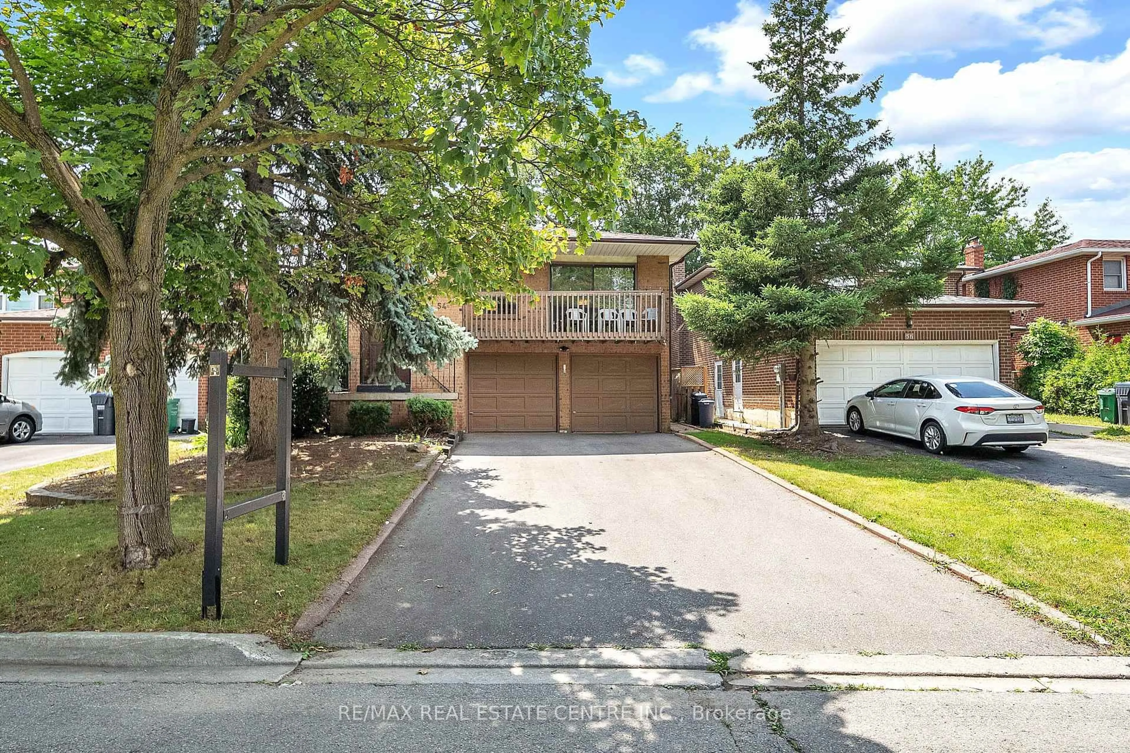 Home with brick exterior material, street for 54 Braidwood Lake Rd, Brampton Ontario L6Z 1X6