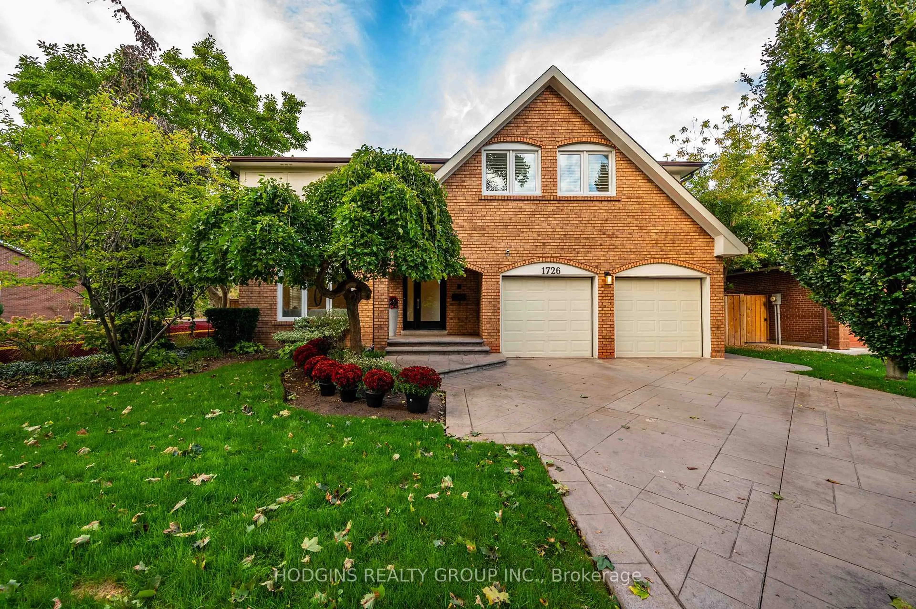 Home with brick exterior material, street for 1726 Sherwood Forrest Circ, Mississauga Ontario L5K 2H6