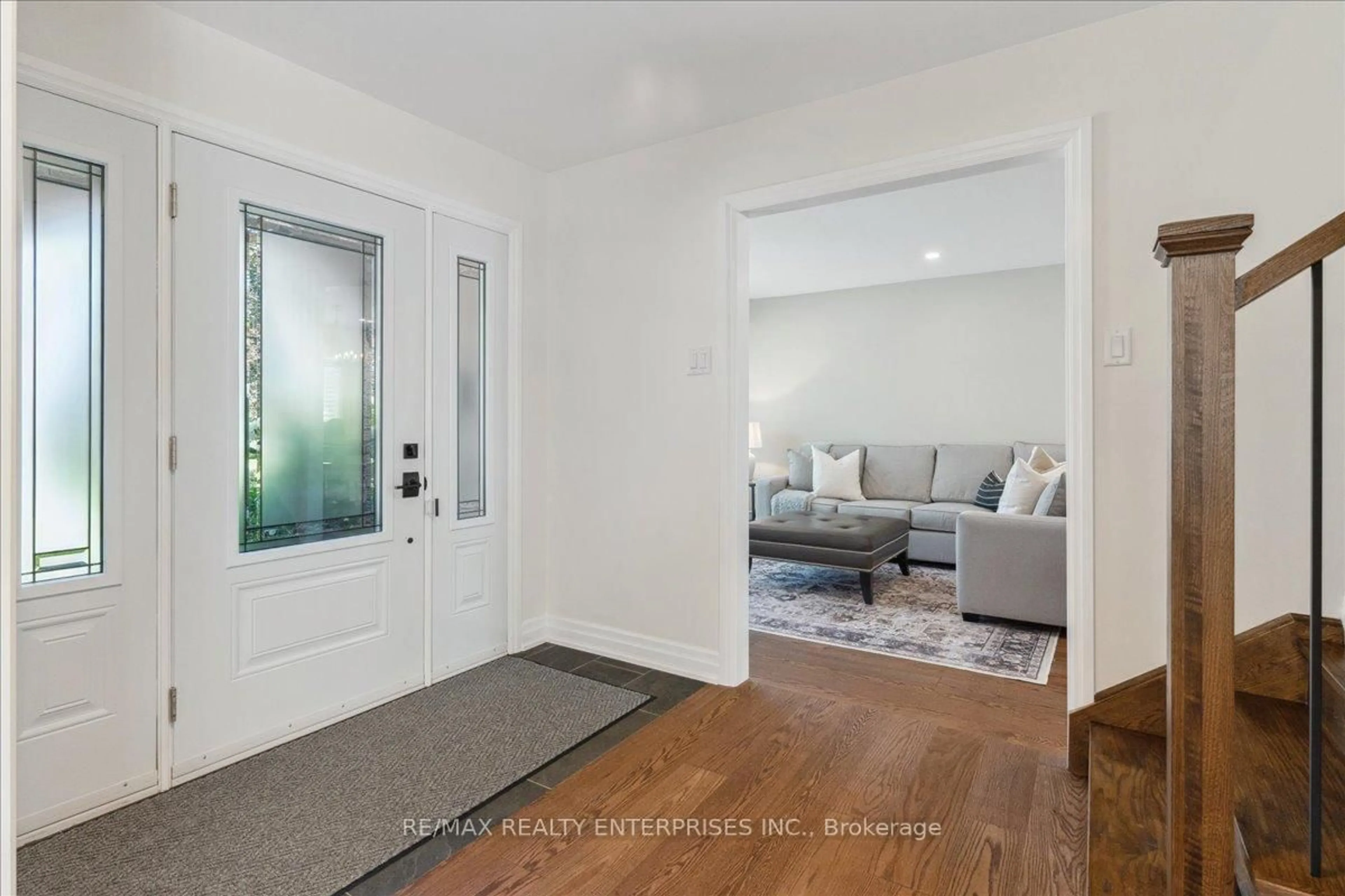 Indoor entryway for 42 Hillside Dr, Halton Hills Ontario L7G 4W3