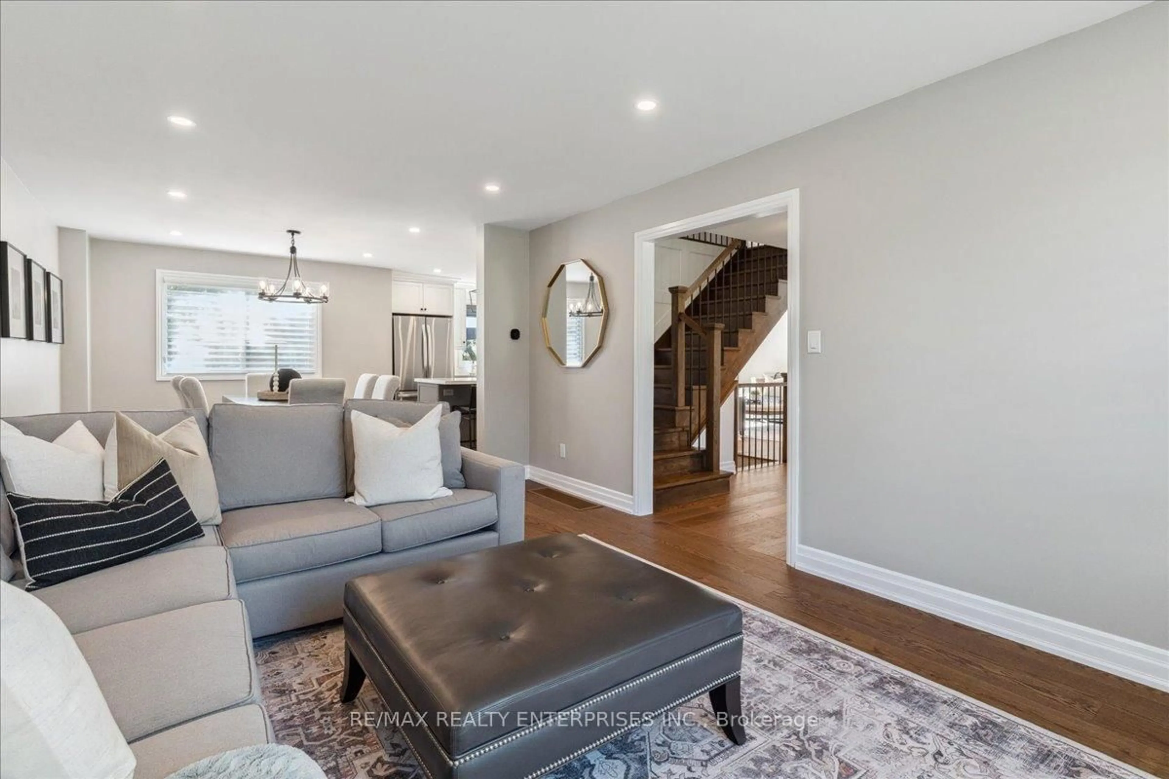 Living room with furniture, unknown for 42 Hillside Dr, Halton Hills Ontario L7G 4W3