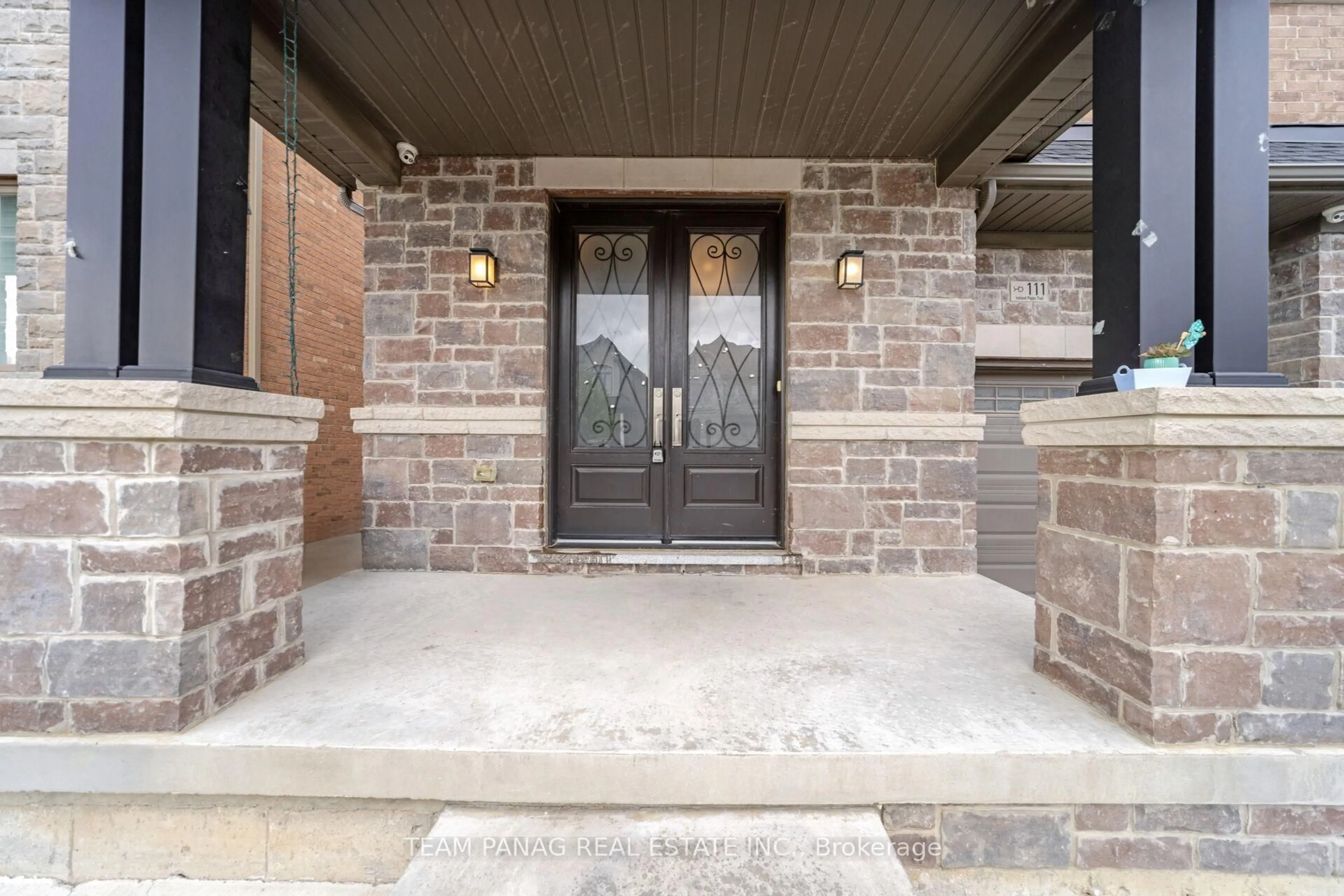 Indoor entryway for 111 Iceland Poppy Tr, Brampton Ontario L7A 0N3