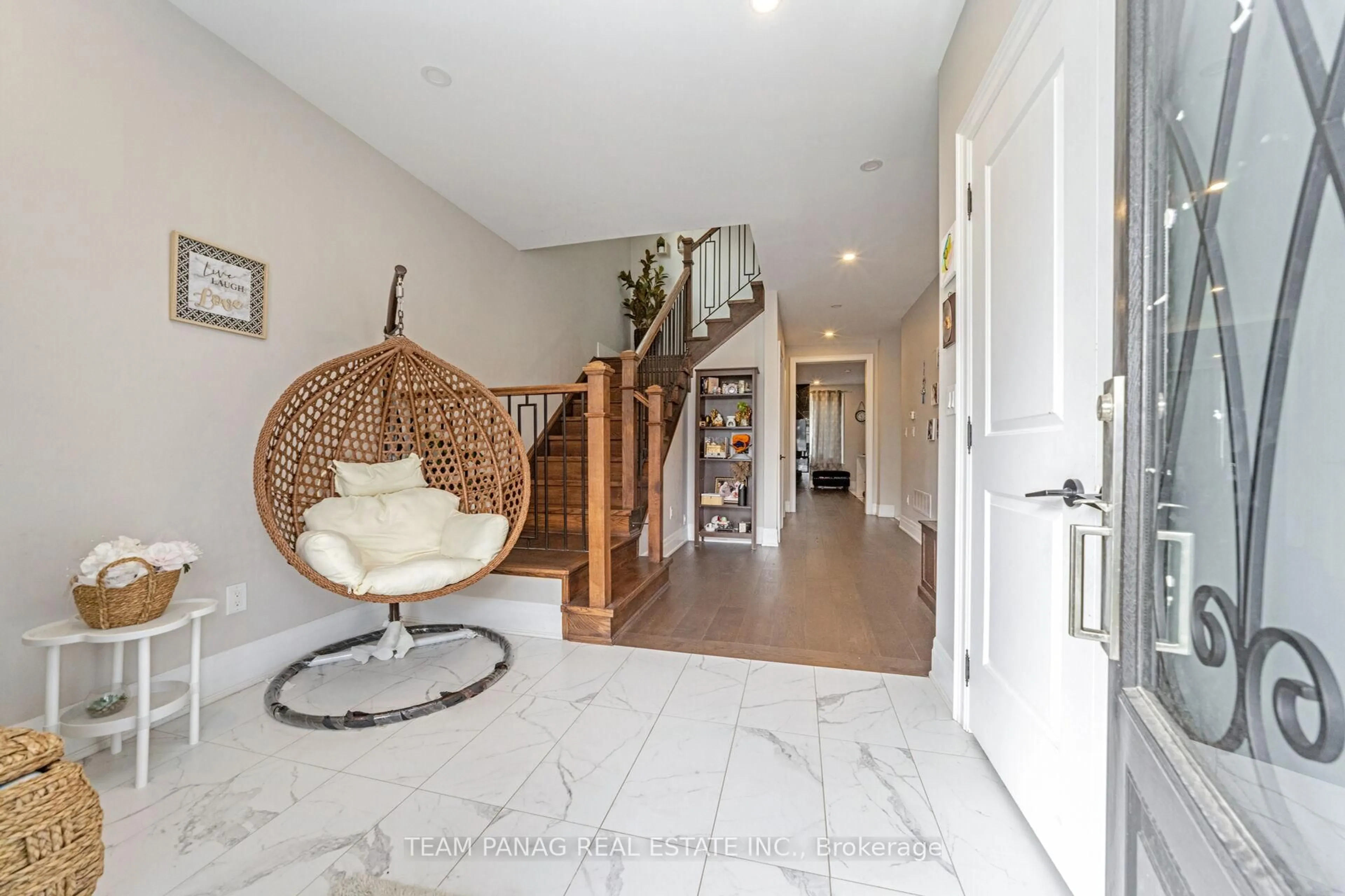 Indoor entryway for 111 Iceland Poppy Tr, Brampton Ontario L7A 0N3