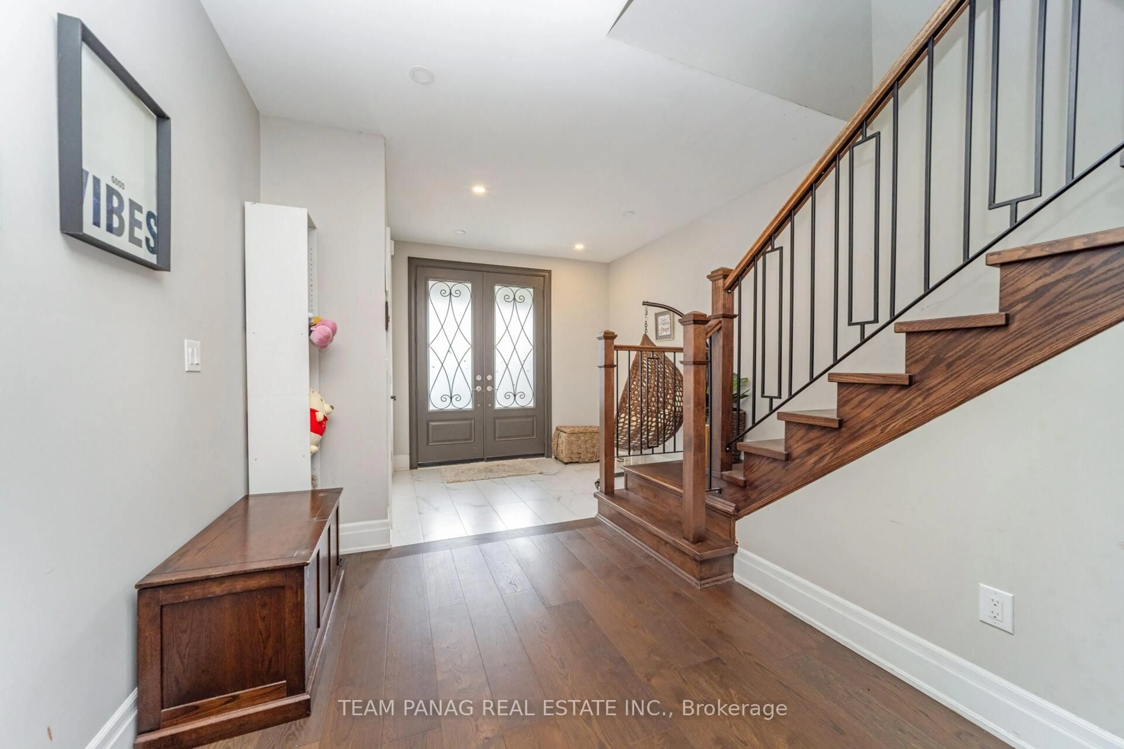 Indoor entryway for 111 Iceland Poppy Tr, Brampton Ontario L7A 0N3