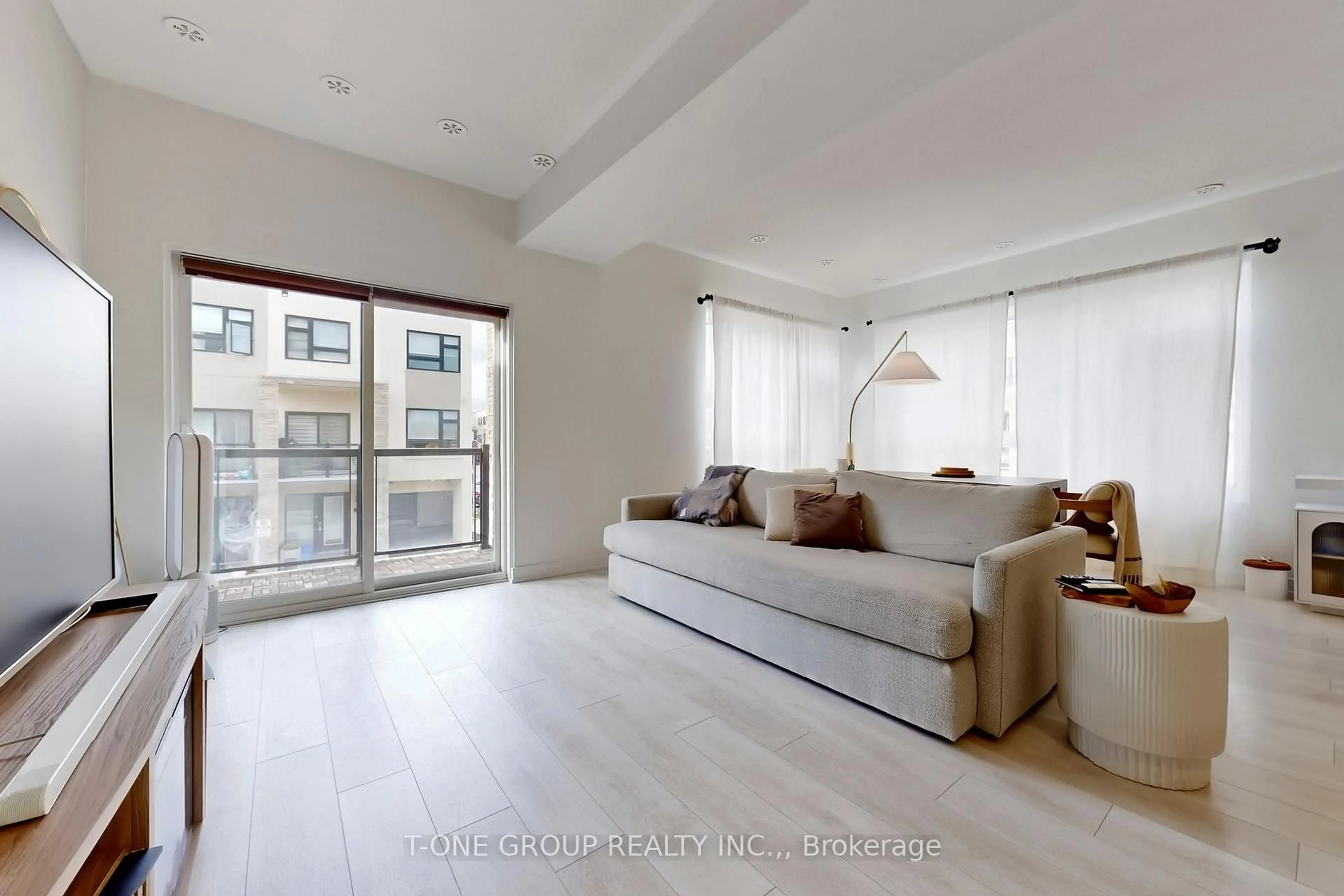 Living room with furniture, unknown for 1121 Cooke Blvd #42, Burlington Ontario L7T 0C3