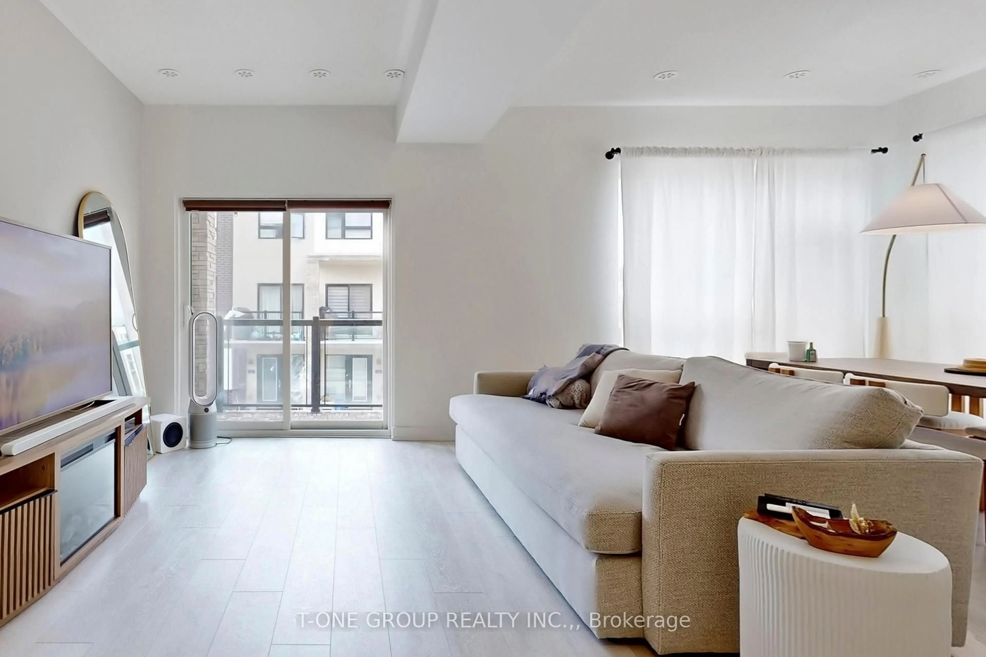 Living room with furniture, unknown for 1121 Cooke Blvd #42, Burlington Ontario L7T 0C3