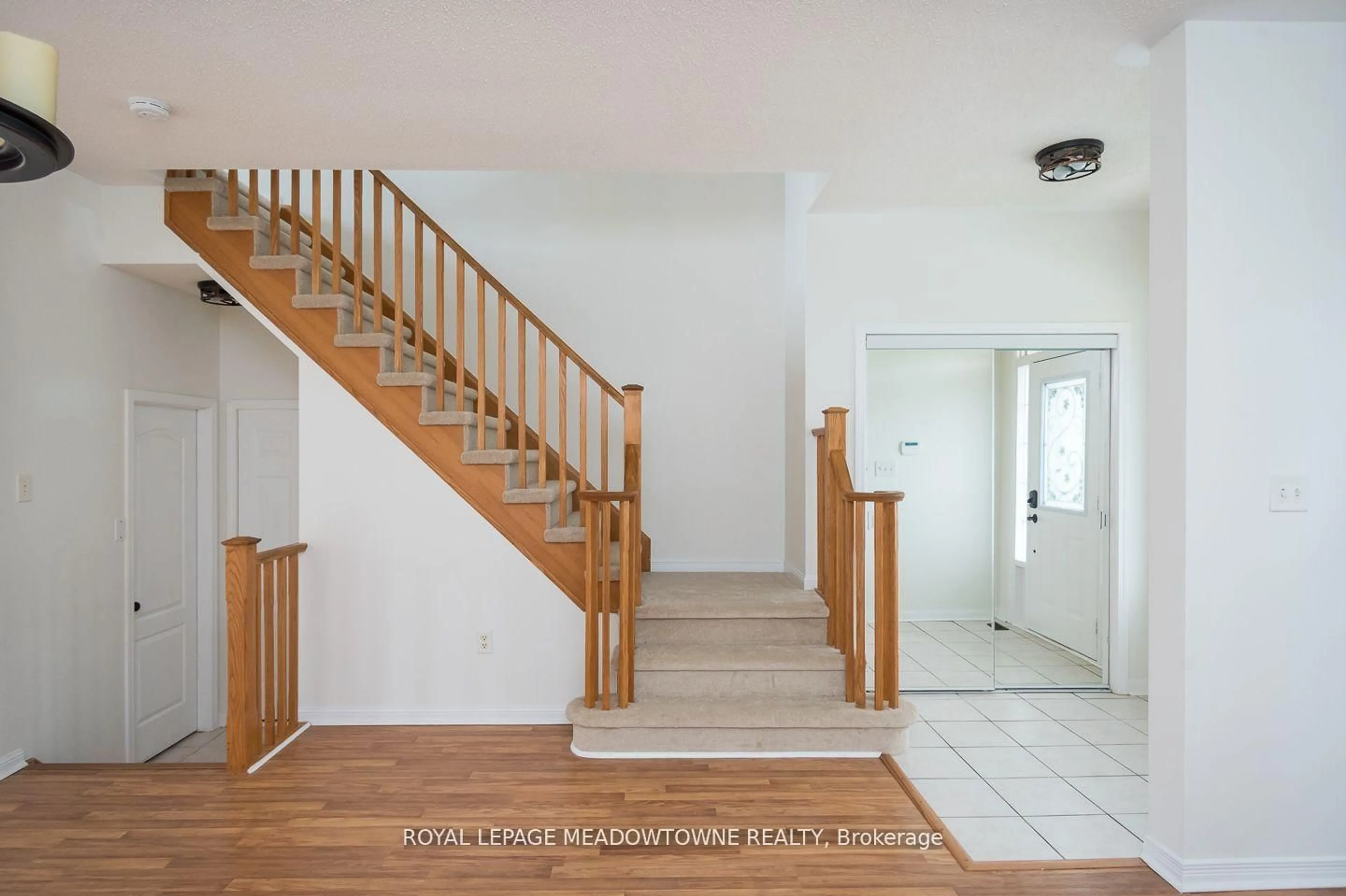 Unknown for 833 Watson Terr, Milton Ontario L9T 5Z8