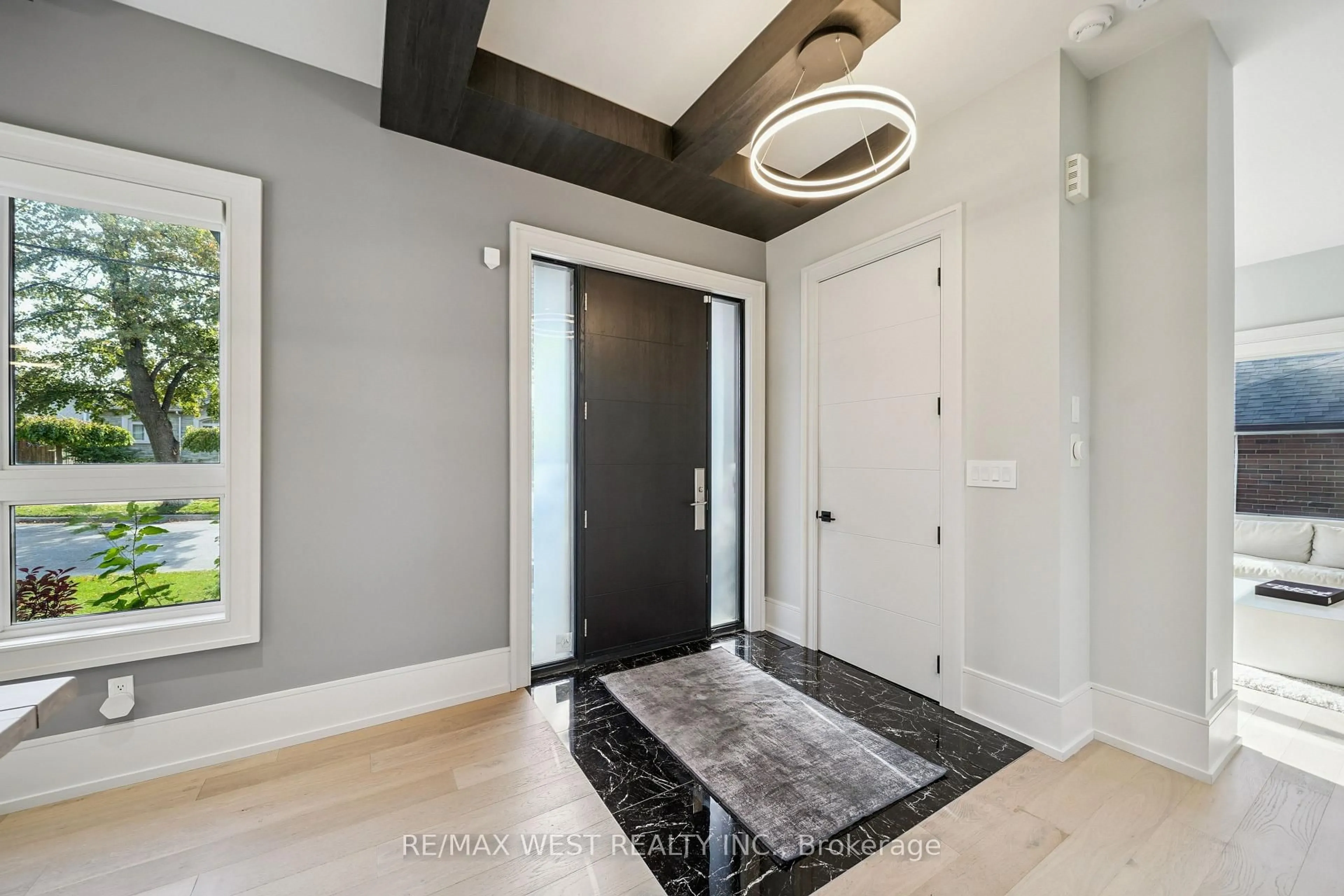Indoor entryway for 48 Arrowsmith Ave, Toronto Ontario M6M 2W7