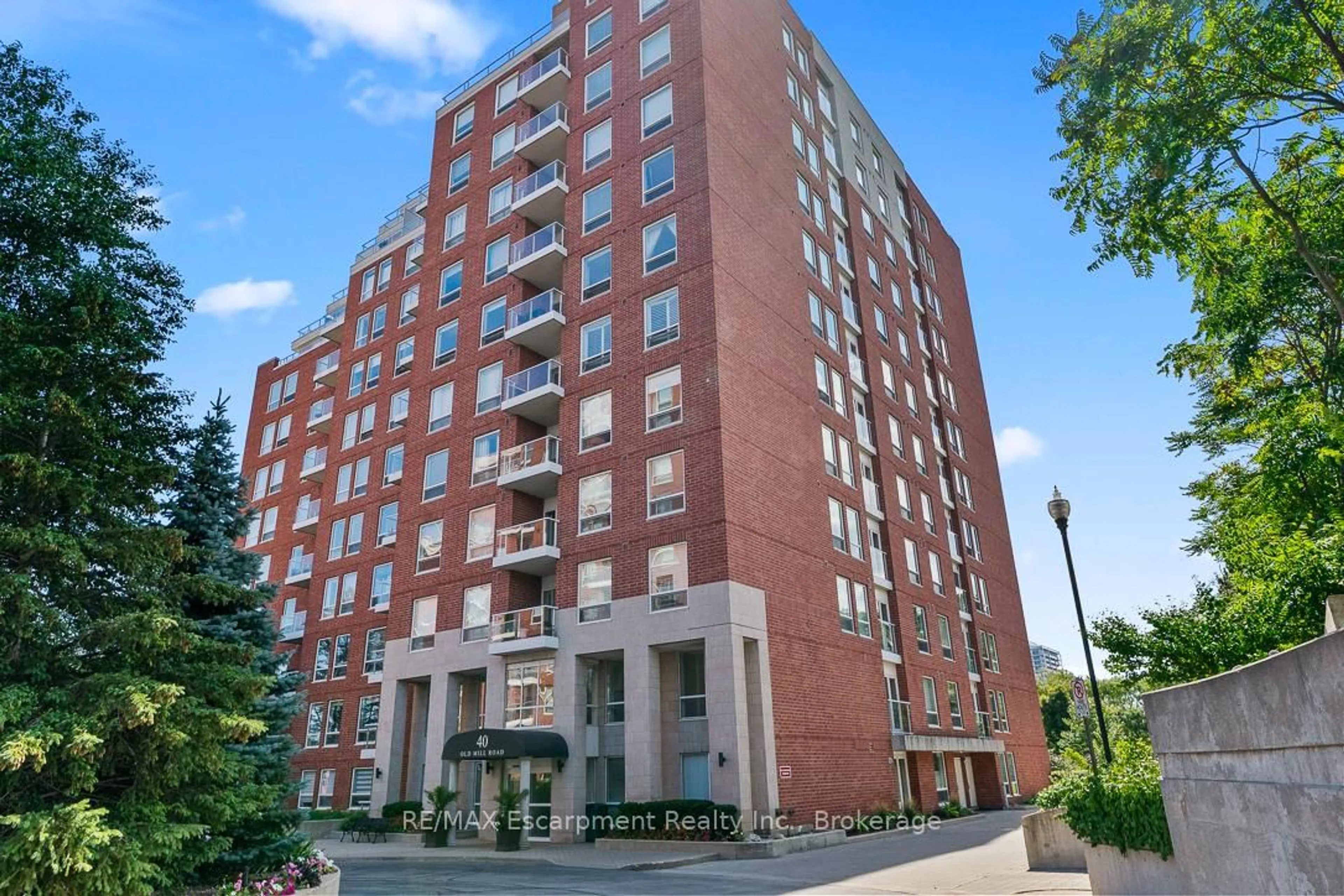 Home with brick exterior material, building for 40 Old Mill Rd #103, Oakville Ontario L6J 7W2