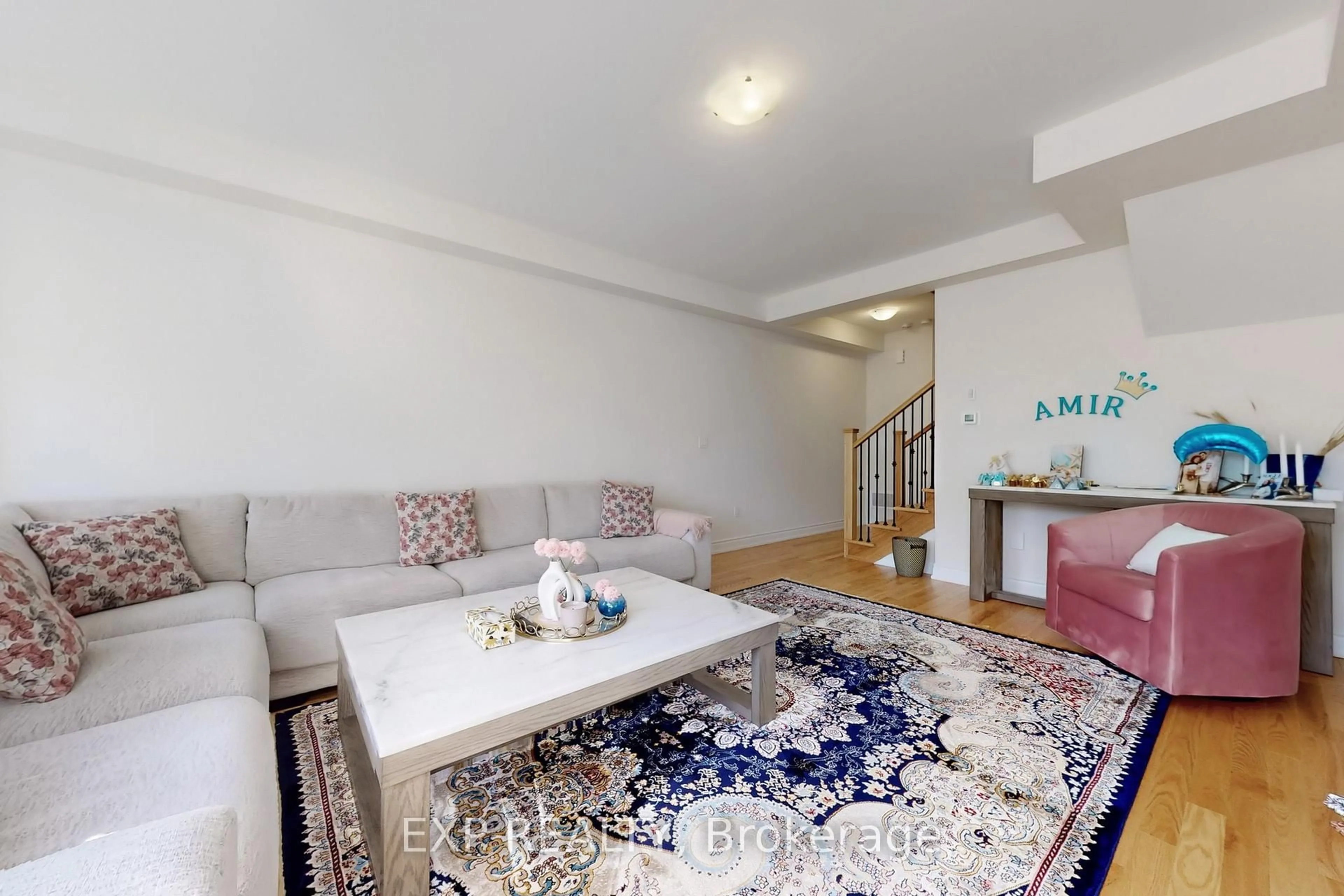 Living room with furniture, carpet floor for 3227 Sixth Line, Oakville Ontario L6H 0V9