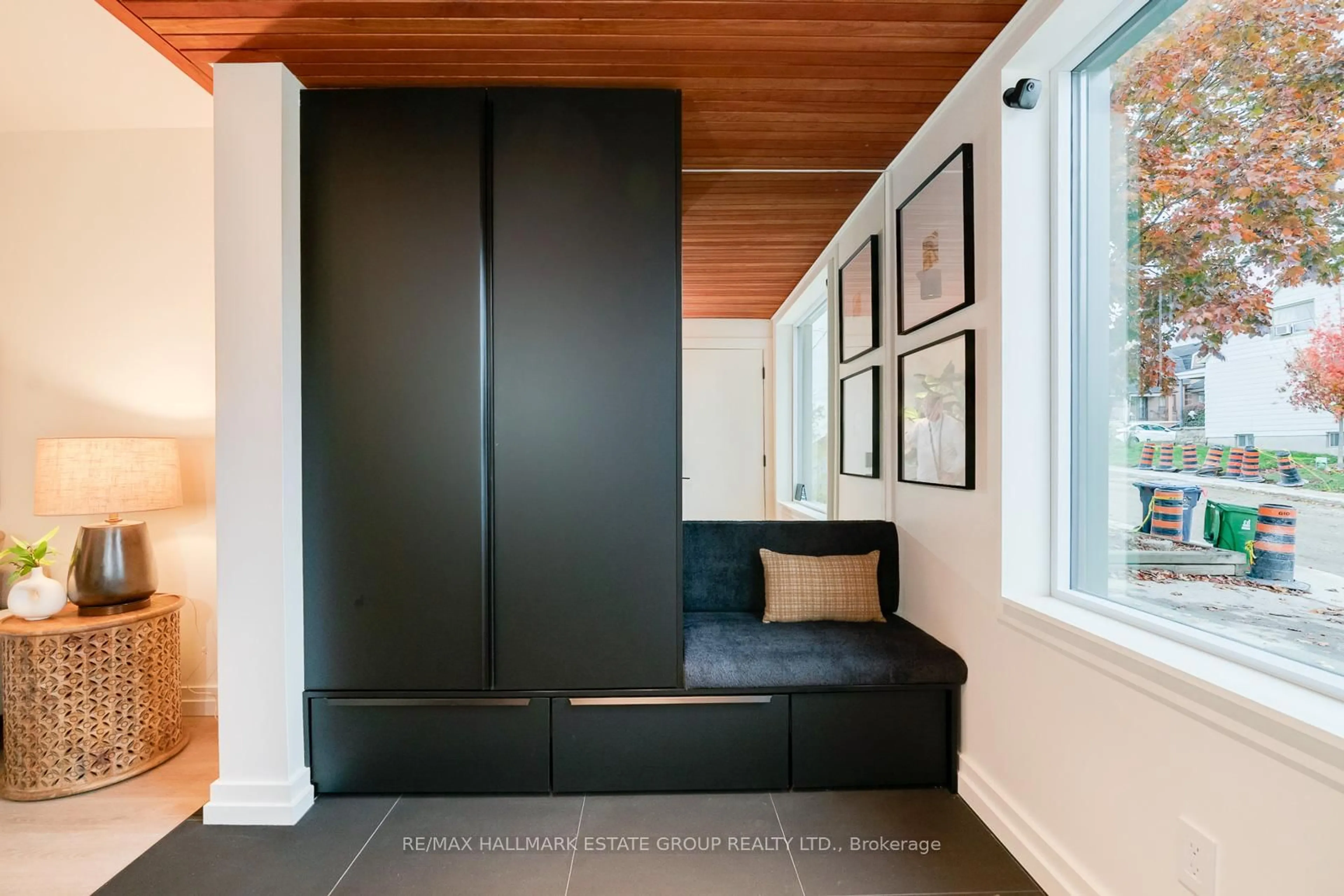 Indoor entryway for 282 Earlscourt Ave, Toronto Ontario M6E 4B8